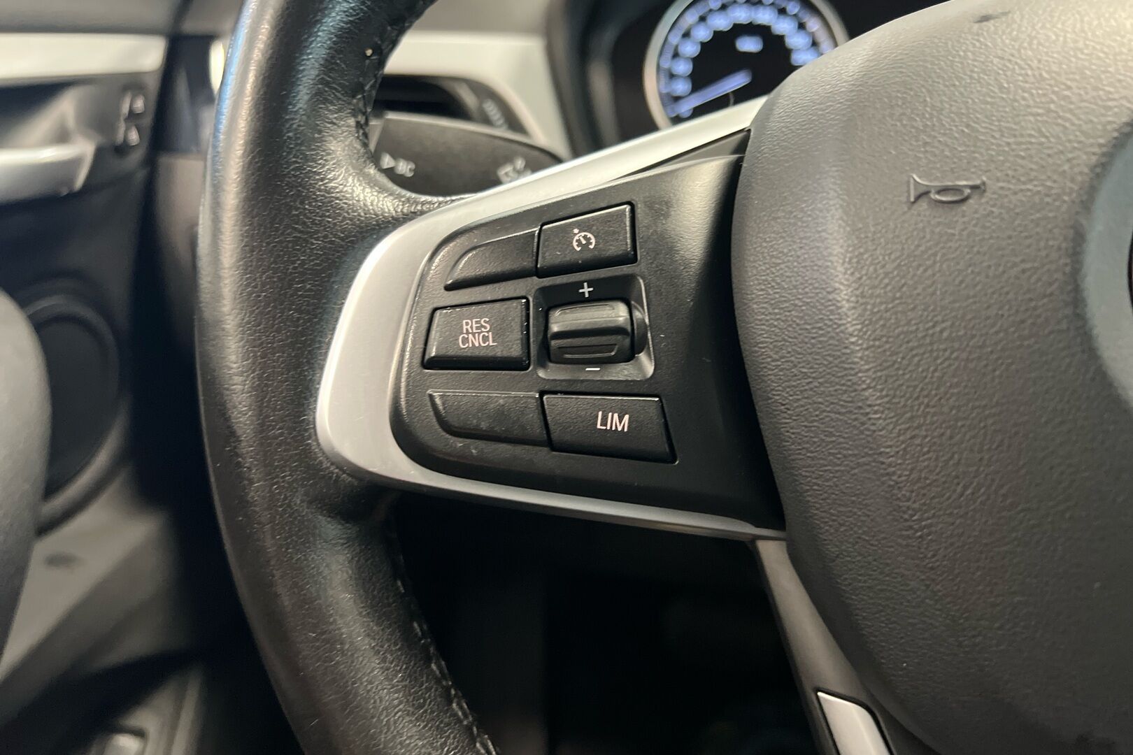 BMW X1 iso kuva 16