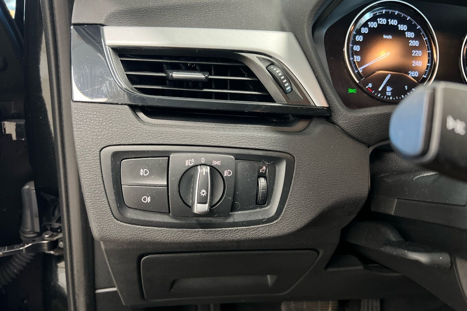BMW X1 iso kuva 18
