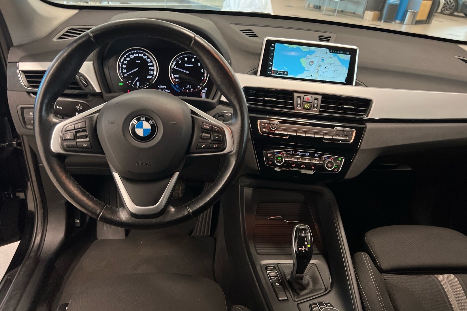 BMW X1 iso kuva 20