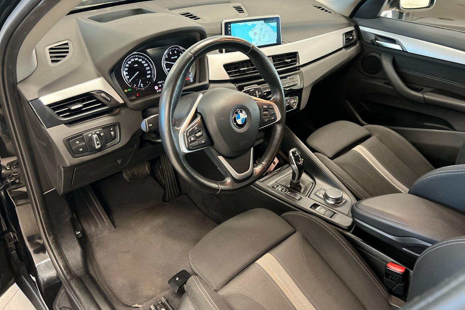 BMW X1 iso kuva 6