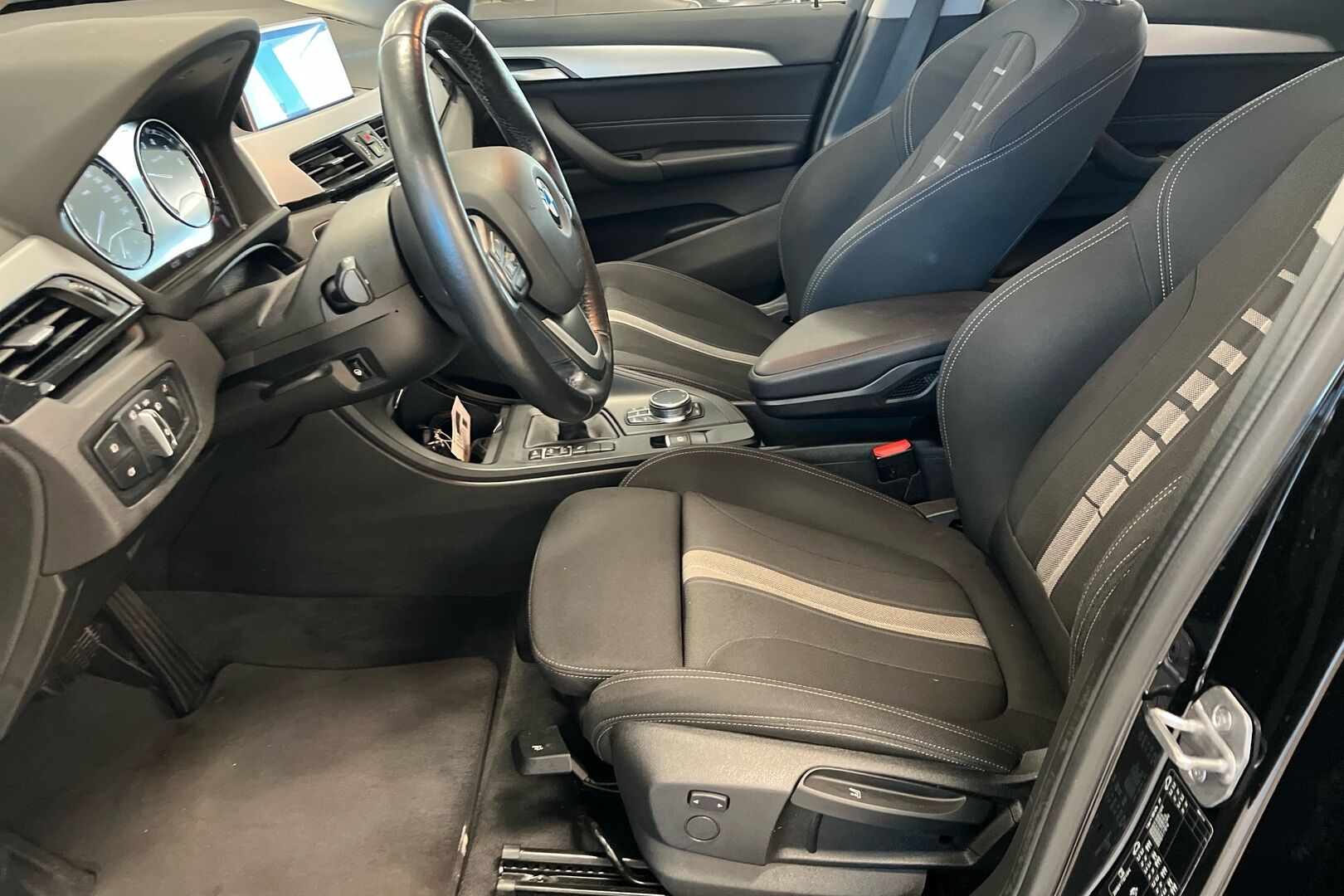 BMW X1 iso kuva 7