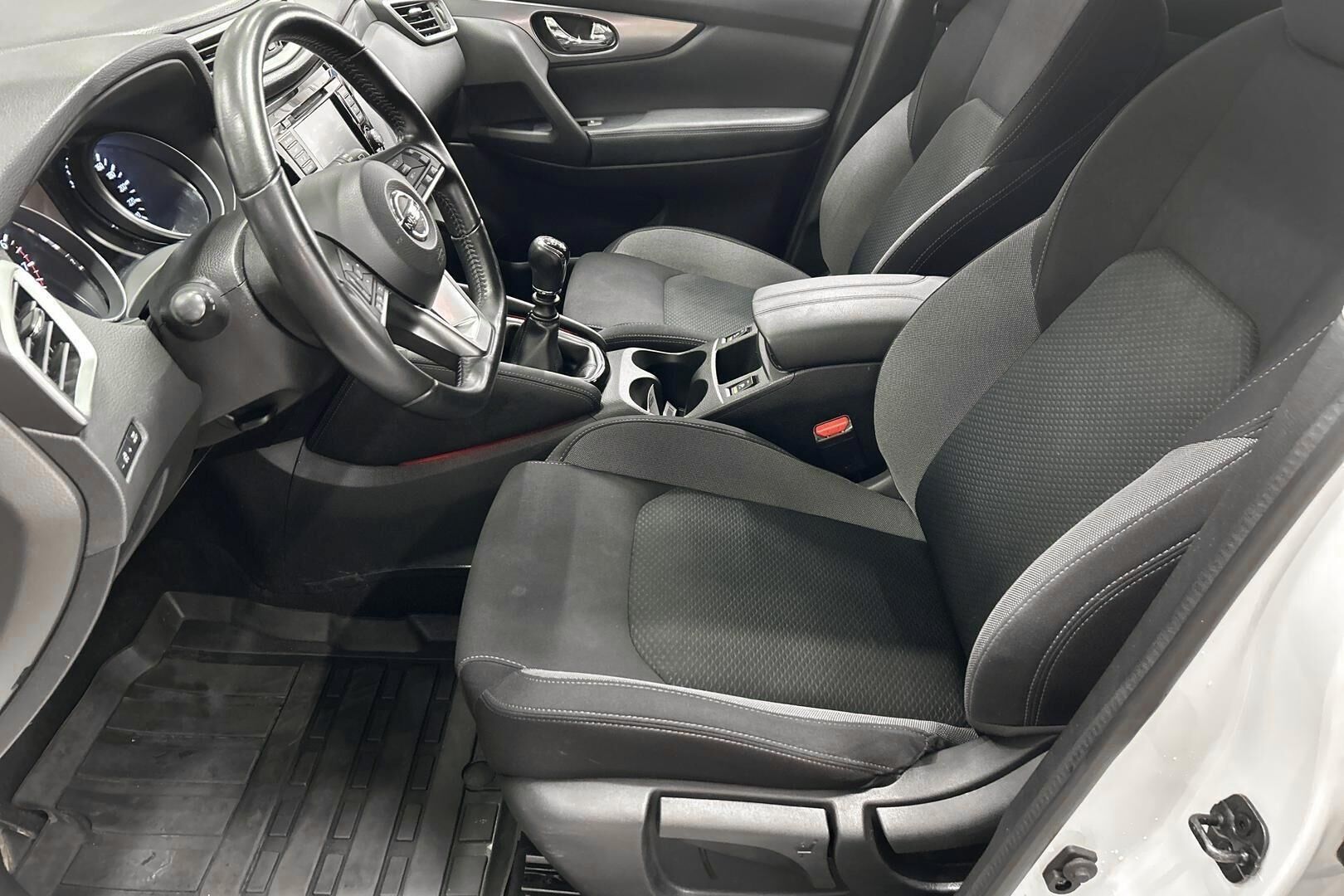 Nissan Qashqai iso kuva 9