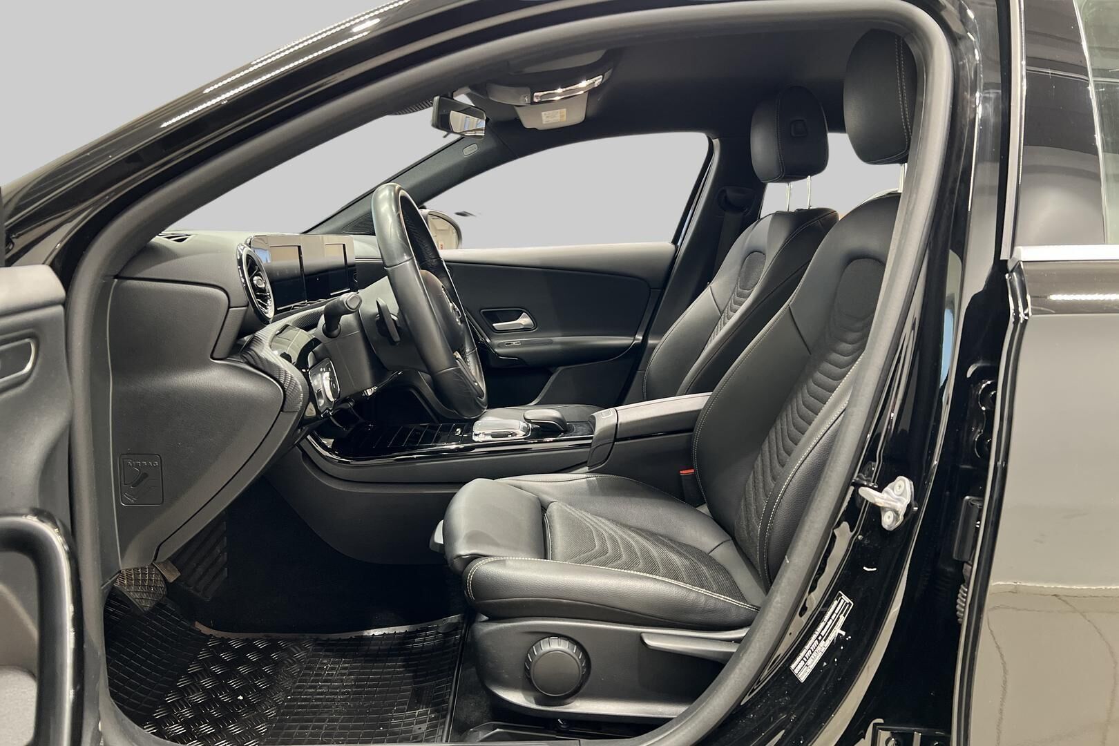 Mercedes-Benz A iso kuva 9