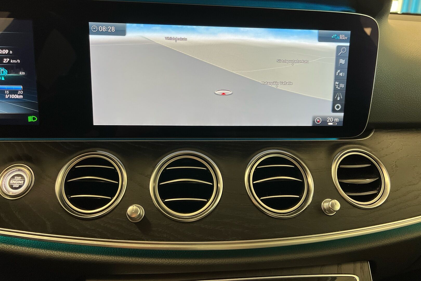 Mercedes-Benz E iso kuva 12