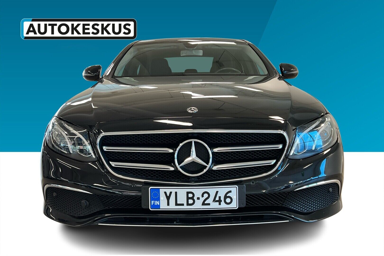Mercedes-Benz E iso kuva 3