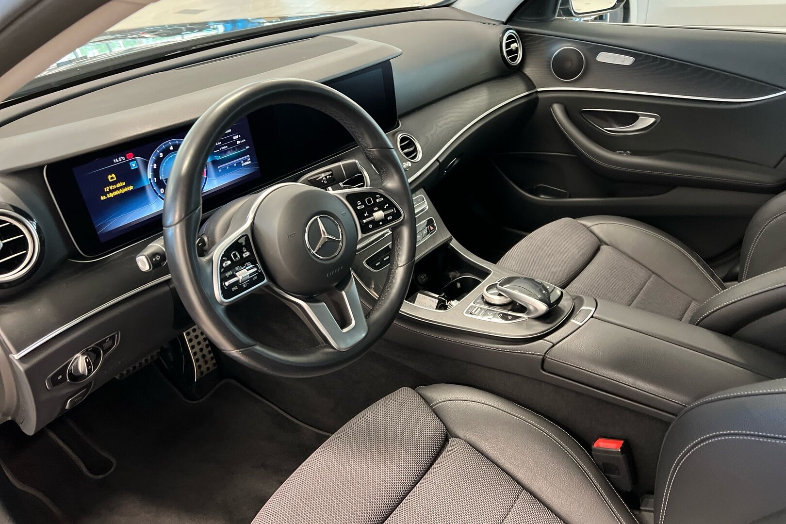 Mercedes-Benz E iso kuva 6