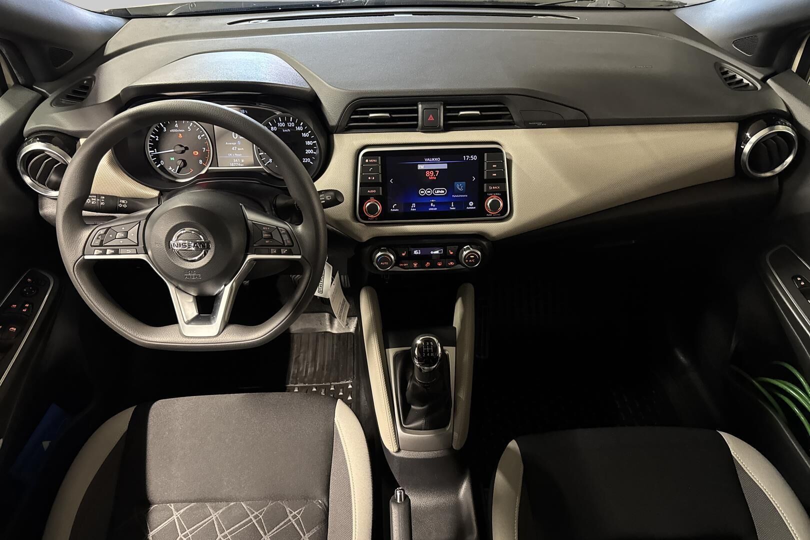 Nissan Micra iso kuva 11