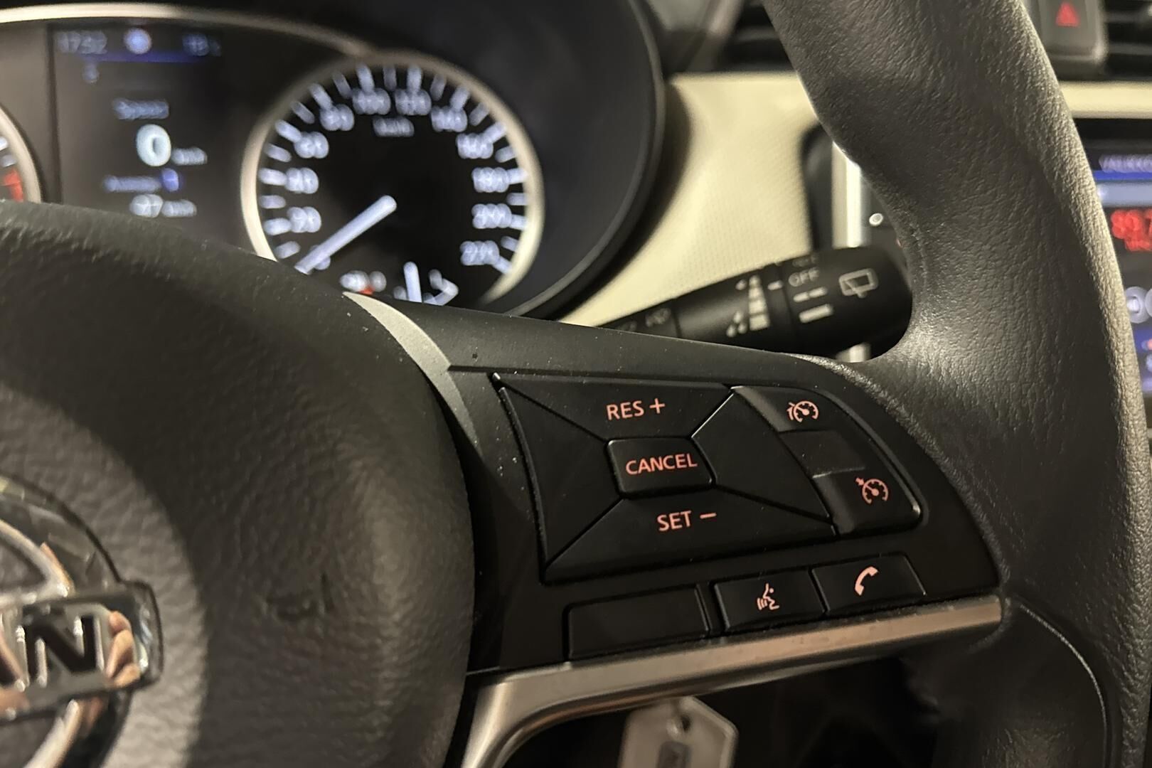 Nissan Micra iso kuva 20