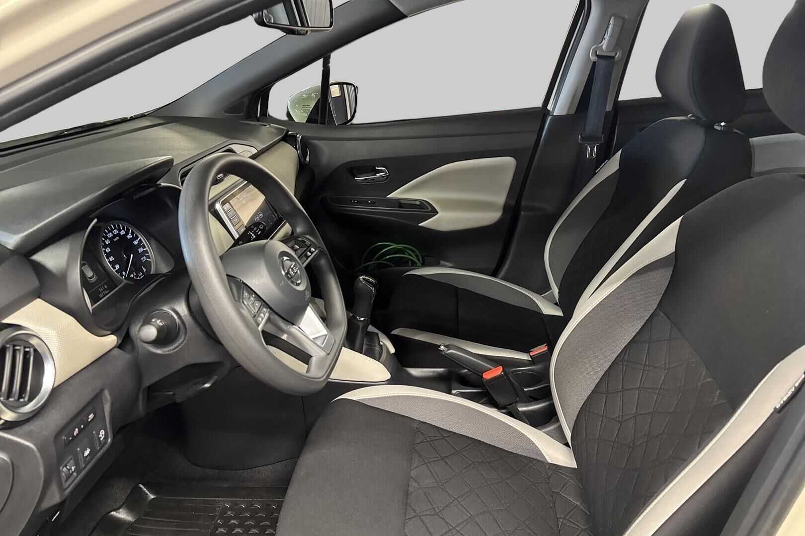 Nissan Micra iso kuva 9