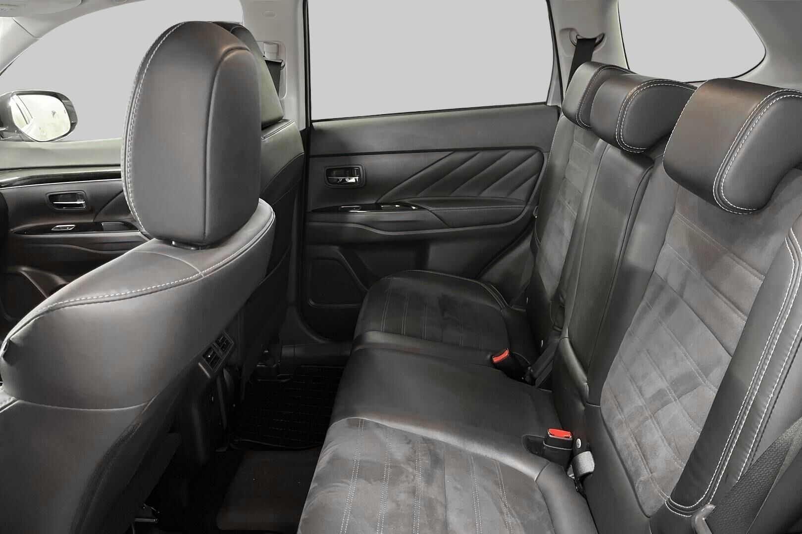 Mitsubishi Outlander PHEV iso kuva 10