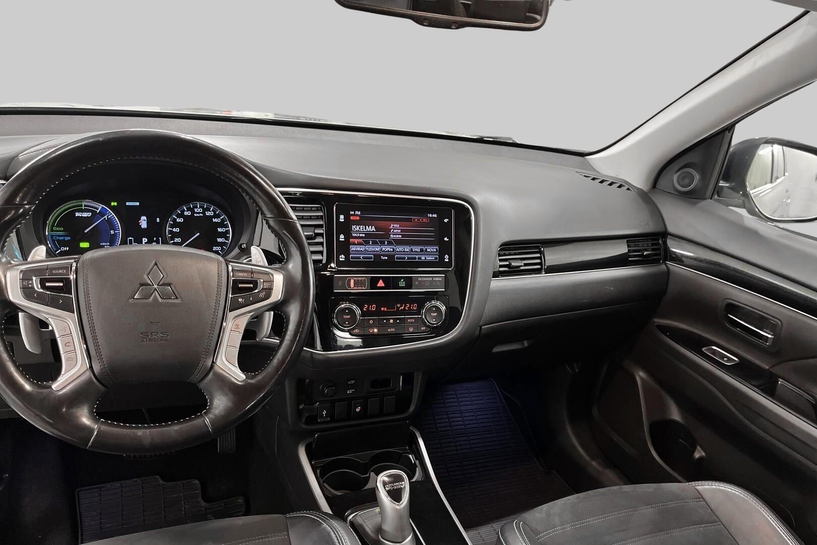 Mitsubishi Outlander PHEV iso kuva 11