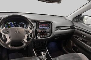 Mitsubishi Outlander PHEV esikatselu 11