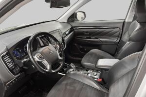 Mitsubishi Outlander PHEV esikatselu 9