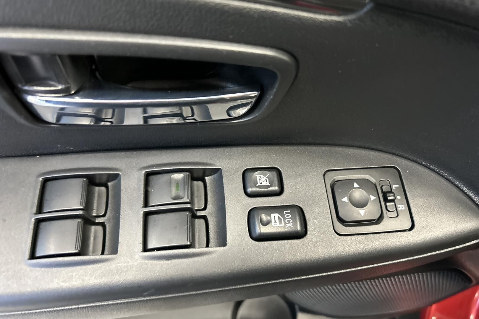 Mitsubishi ASX iso kuva 6