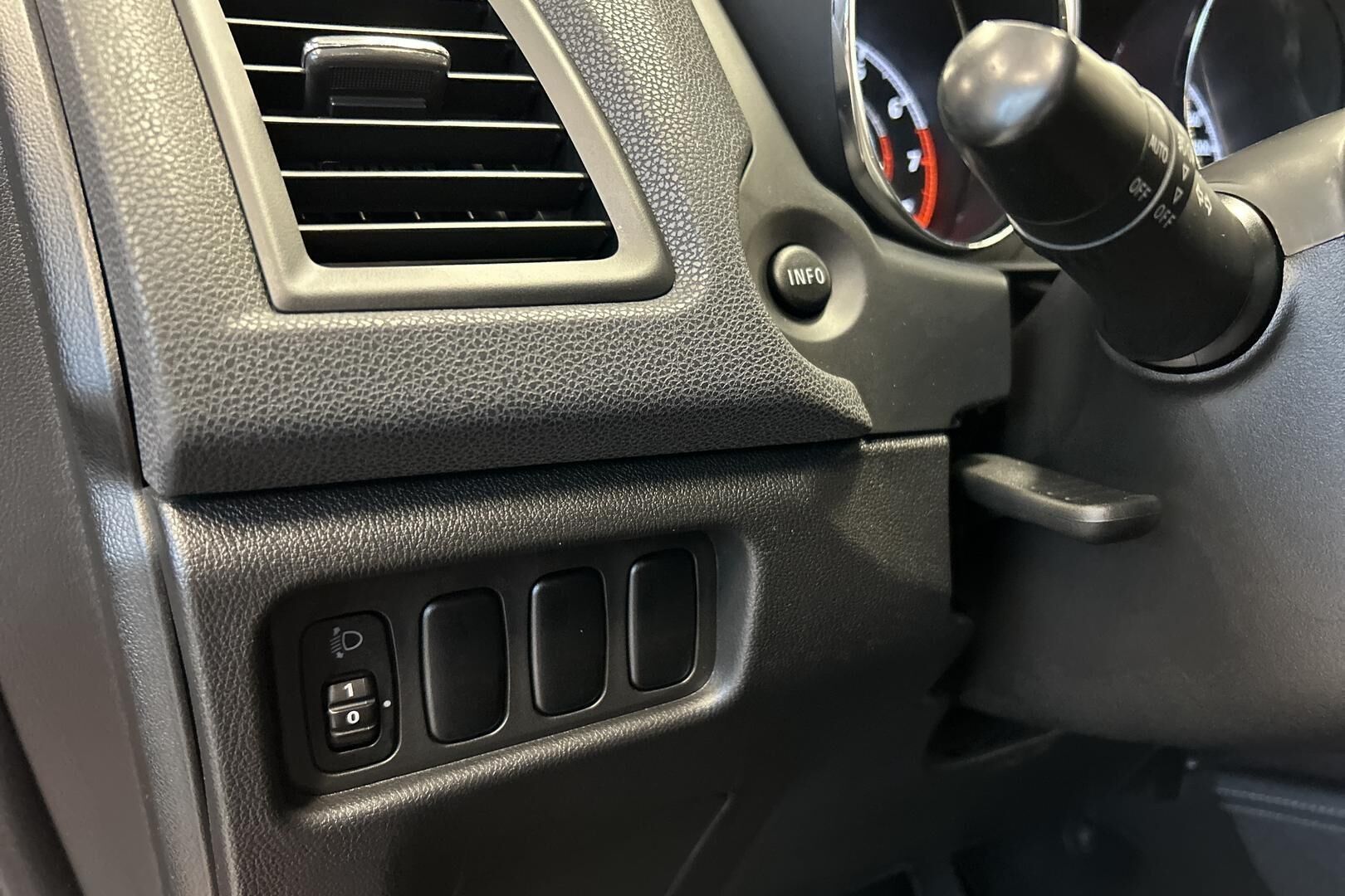 Mitsubishi ASX iso kuva 17