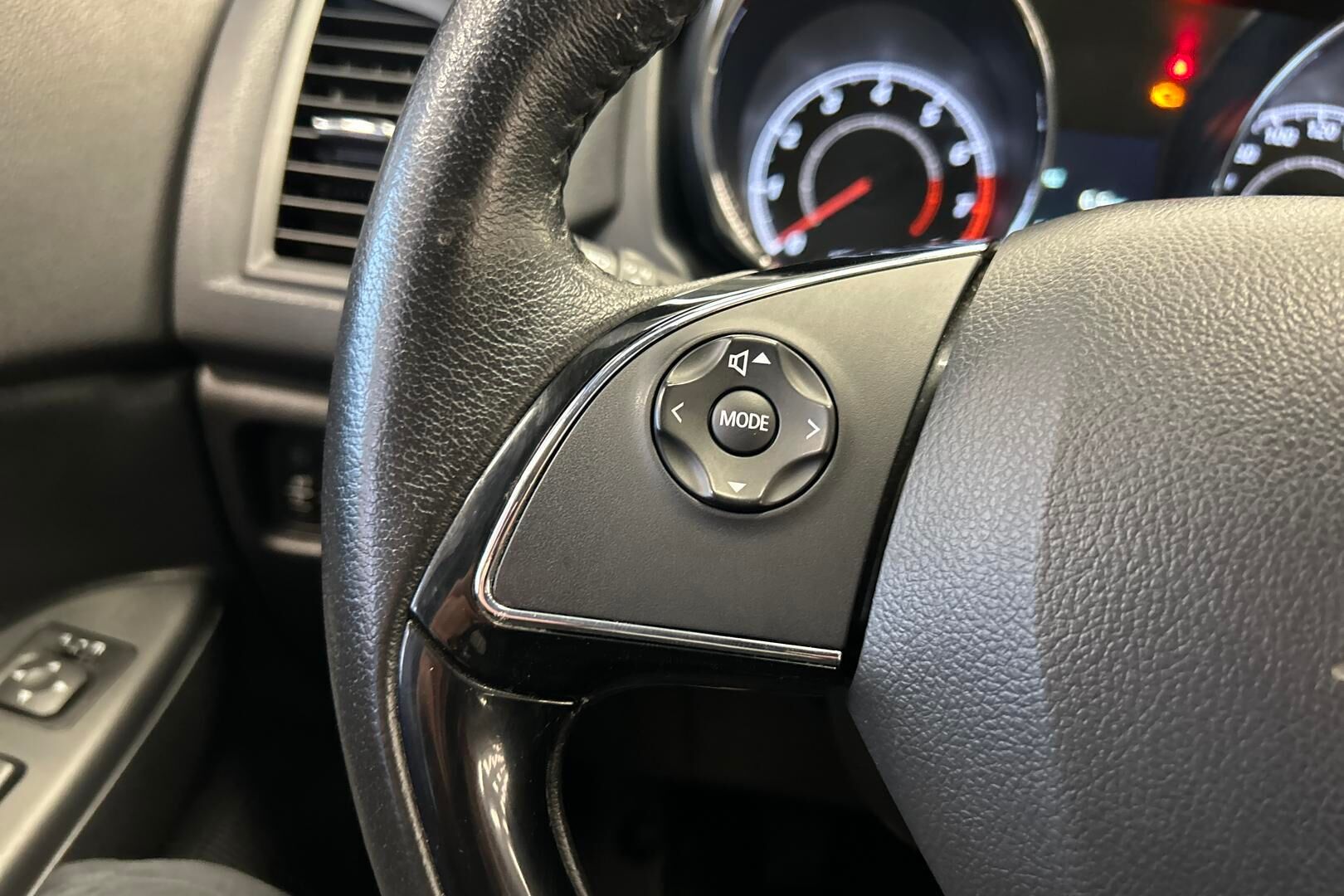 Mitsubishi ASX iso kuva 7