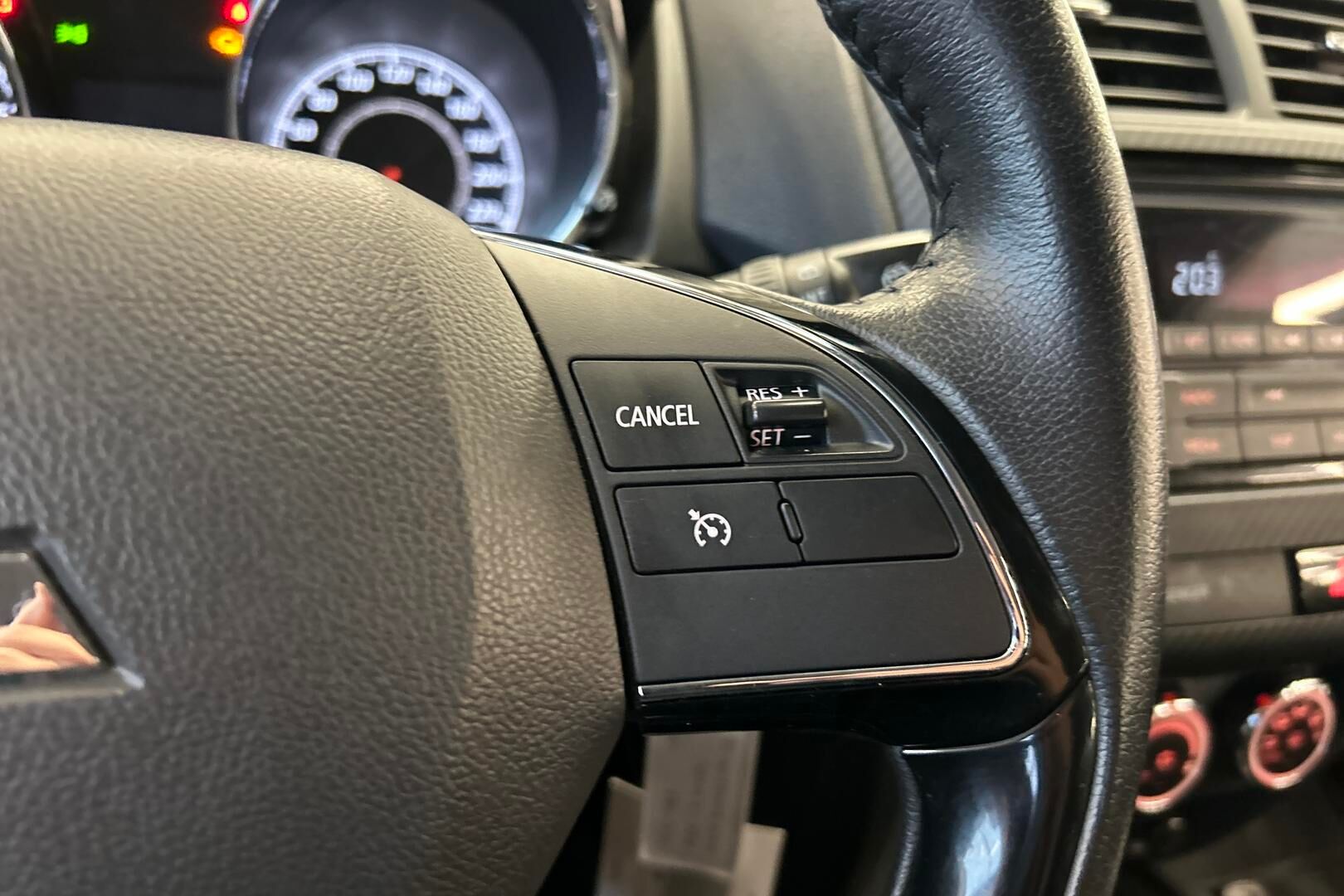 Mitsubishi ASX iso kuva 8