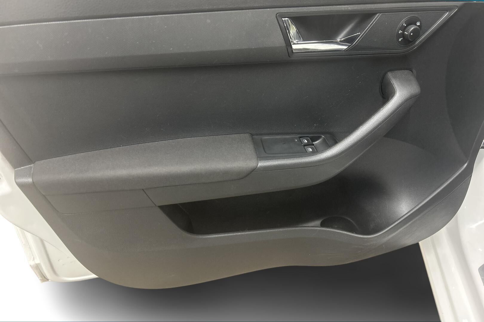 Skoda Fabia iso kuva 10