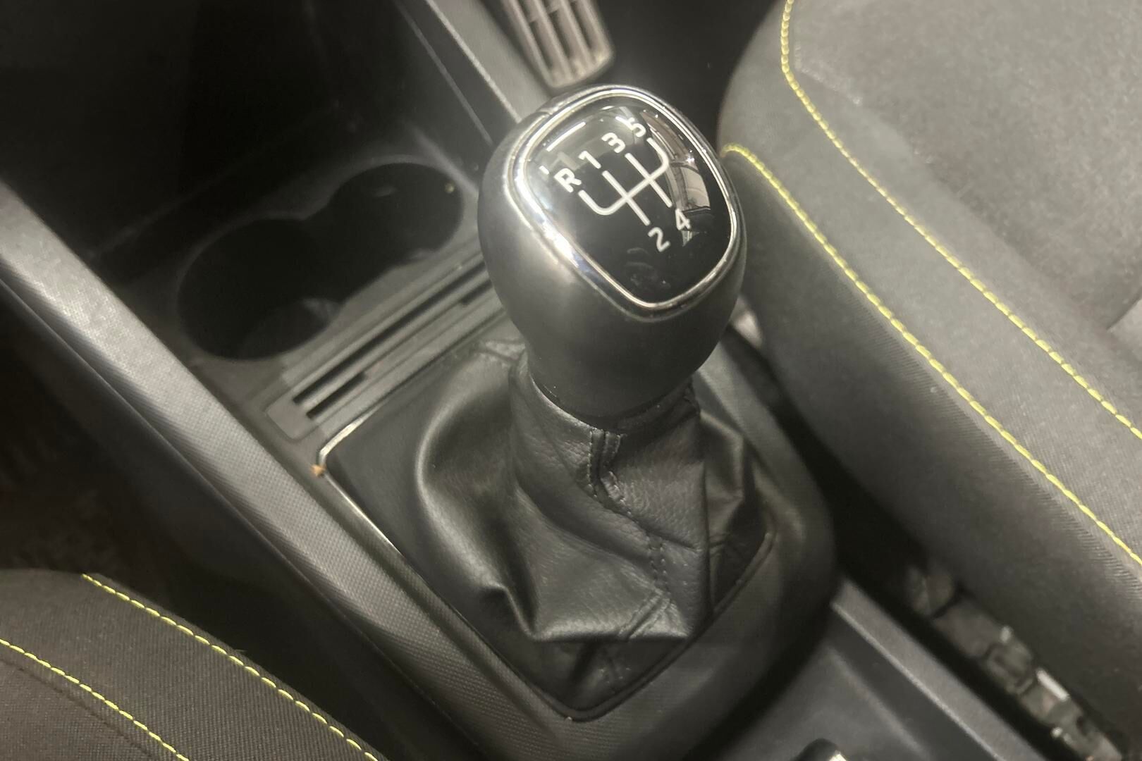 Skoda Fabia iso kuva 17