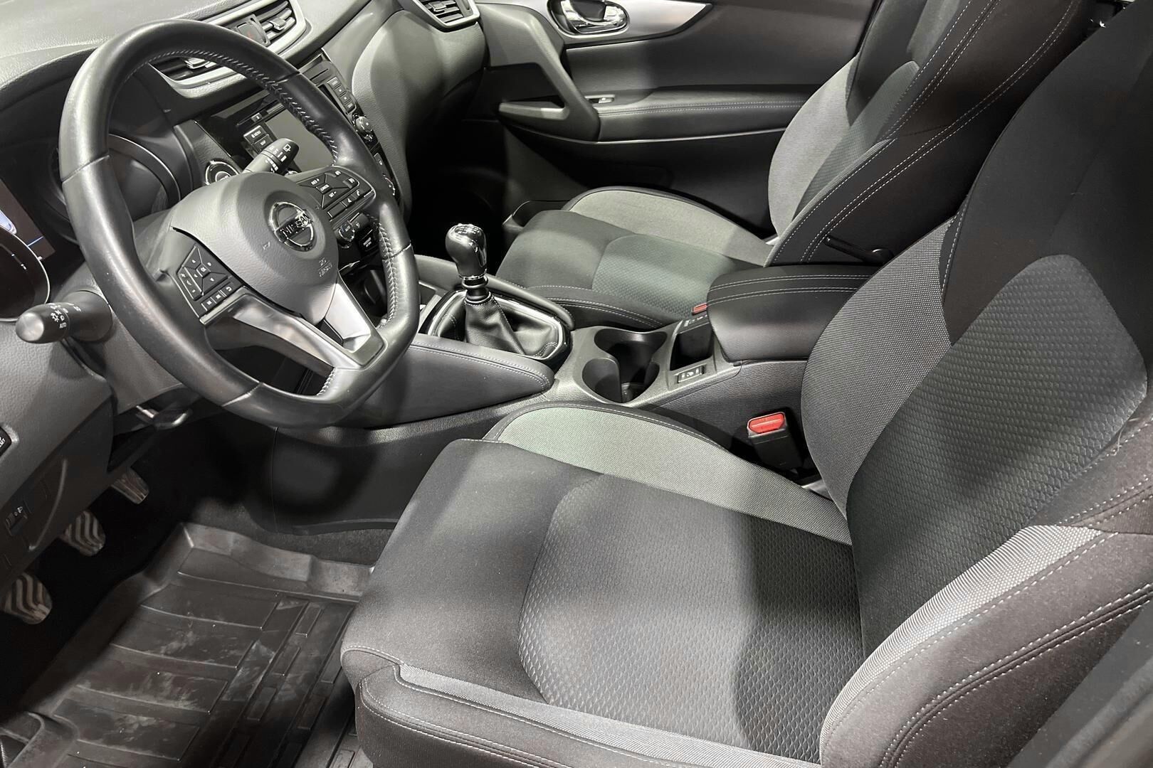 Nissan Qashqai iso kuva 9
