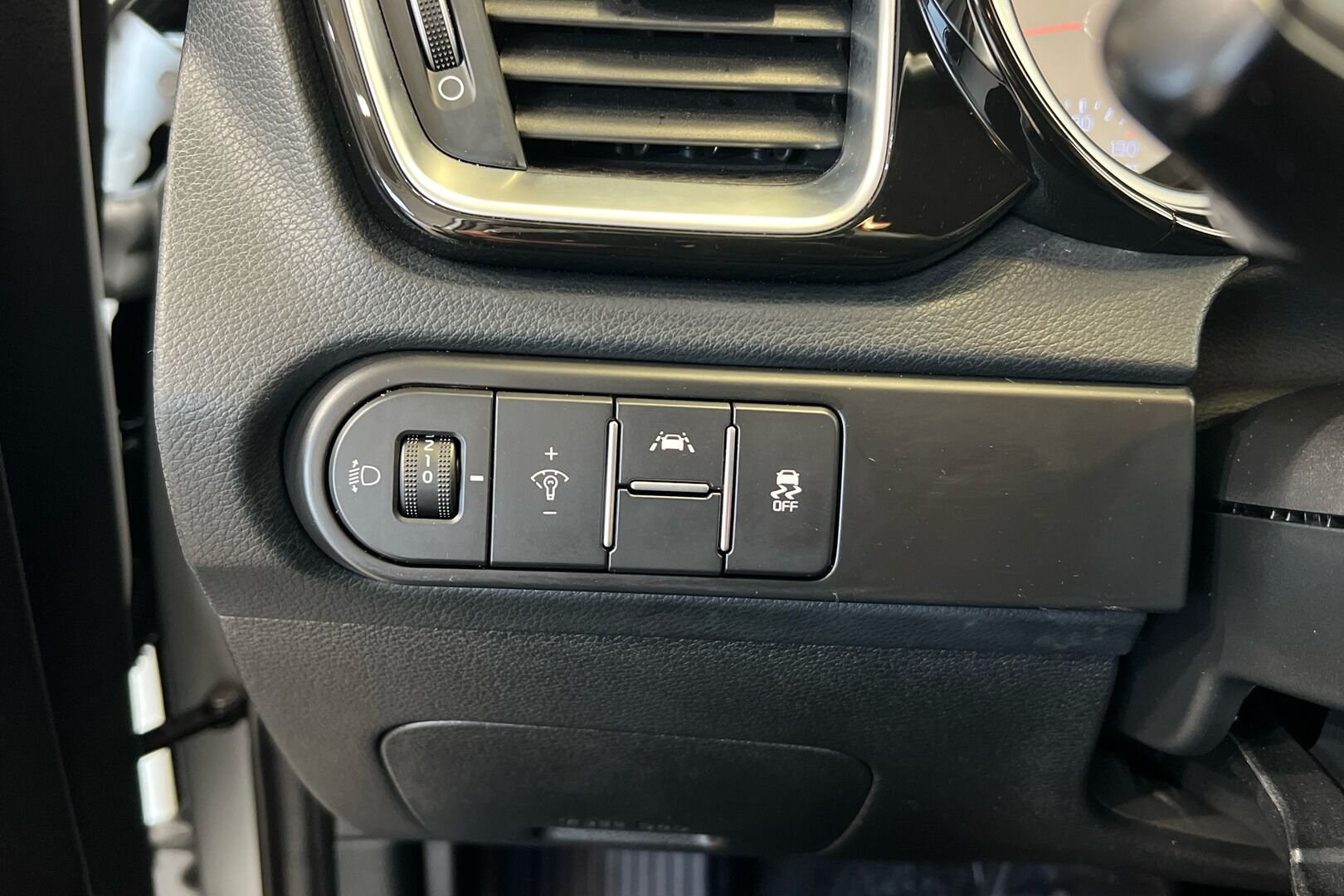 Kia Ceed iso kuva 16