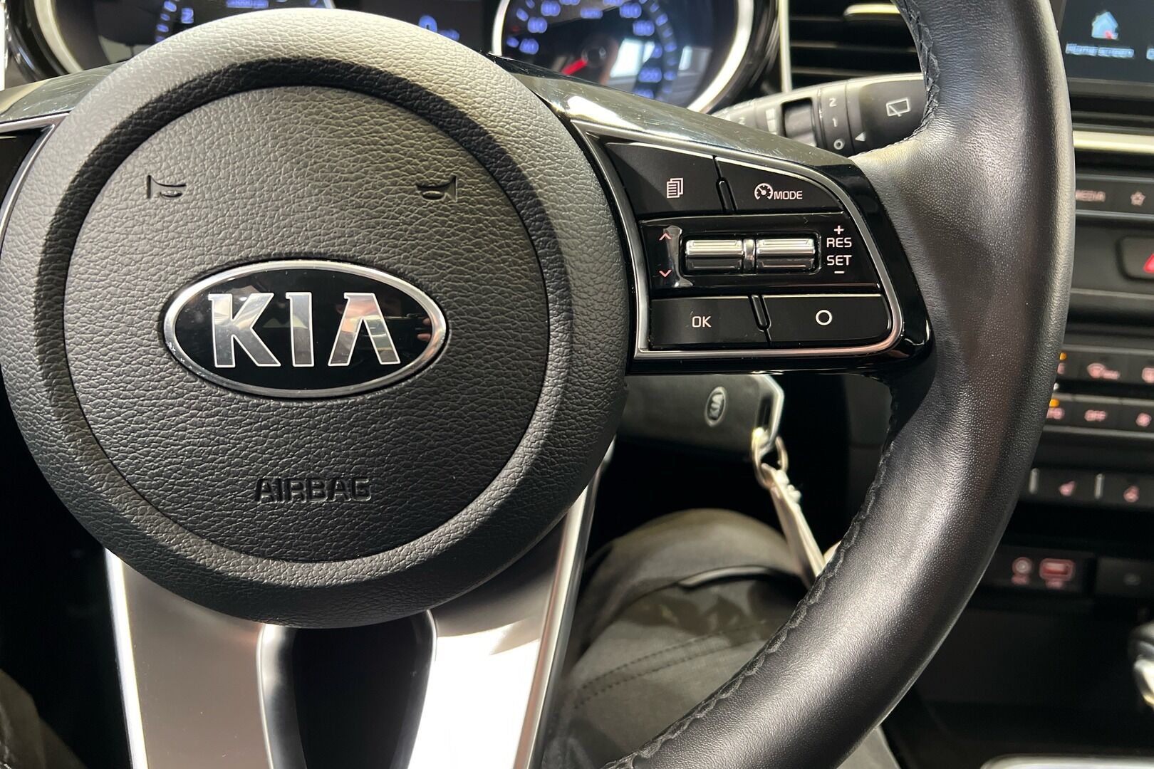 Kia Ceed iso kuva 18