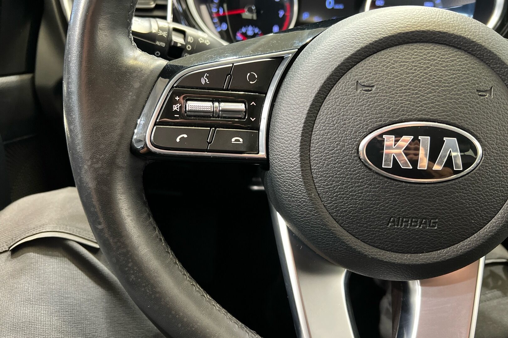 Kia Ceed iso kuva 19