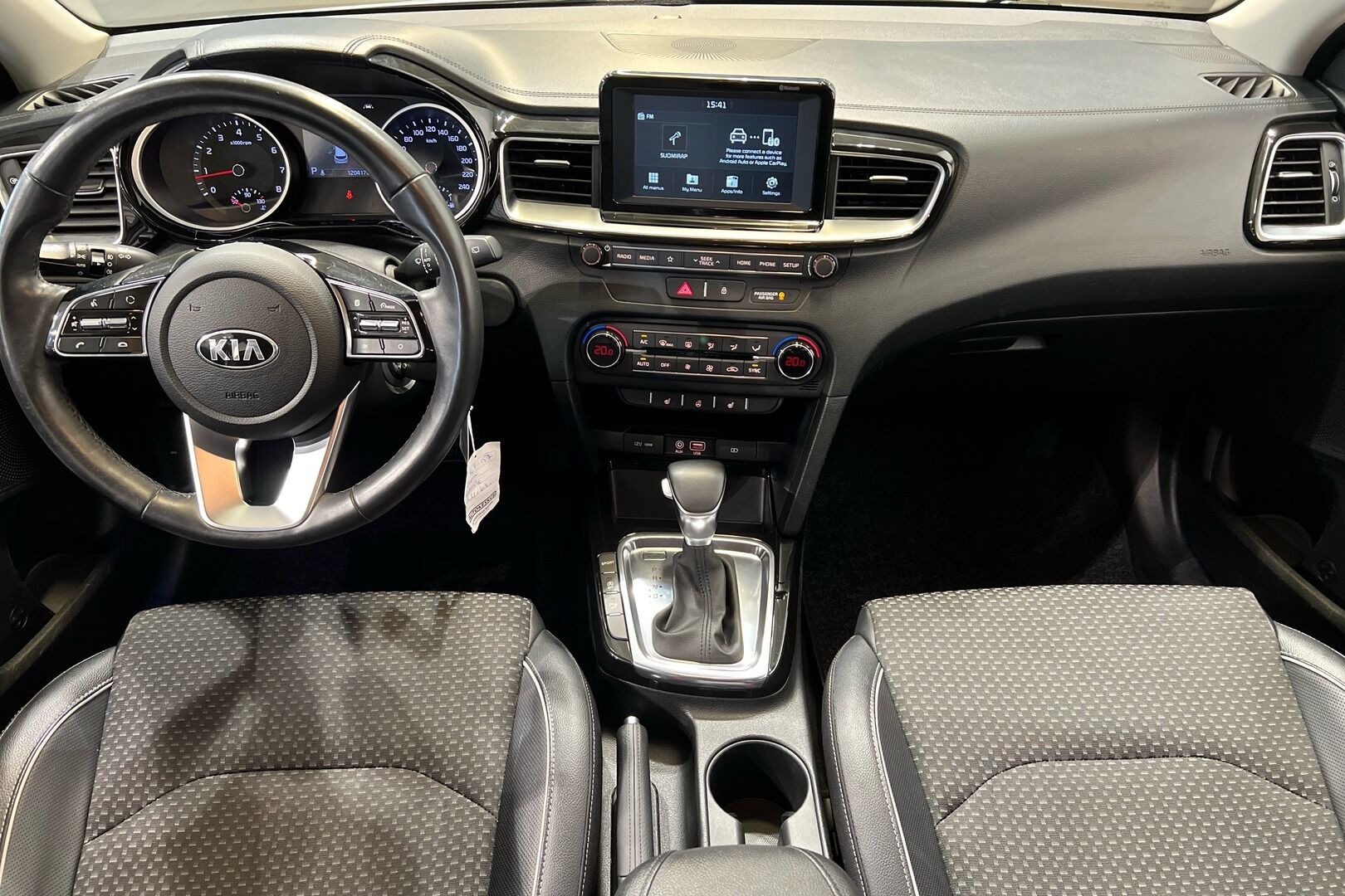 Kia Ceed iso kuva 20