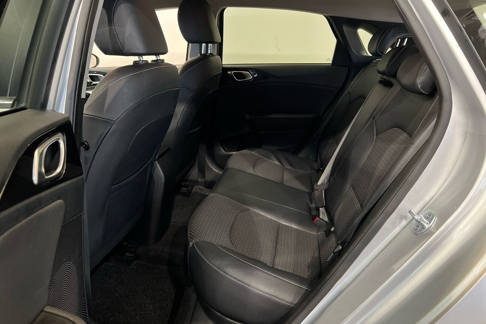 Kia Ceed iso kuva 7