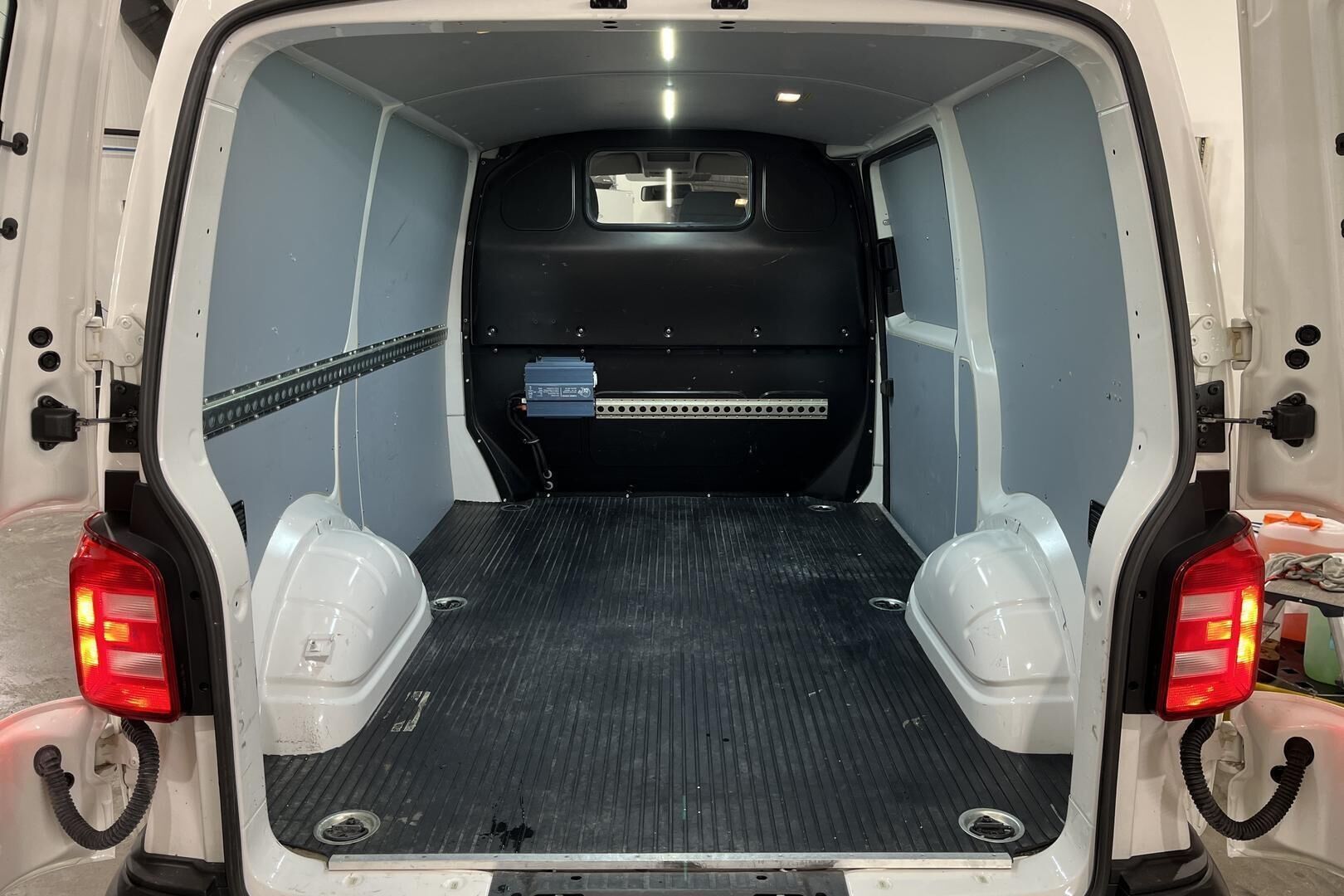 Volkswagen Transporter iso kuva 12