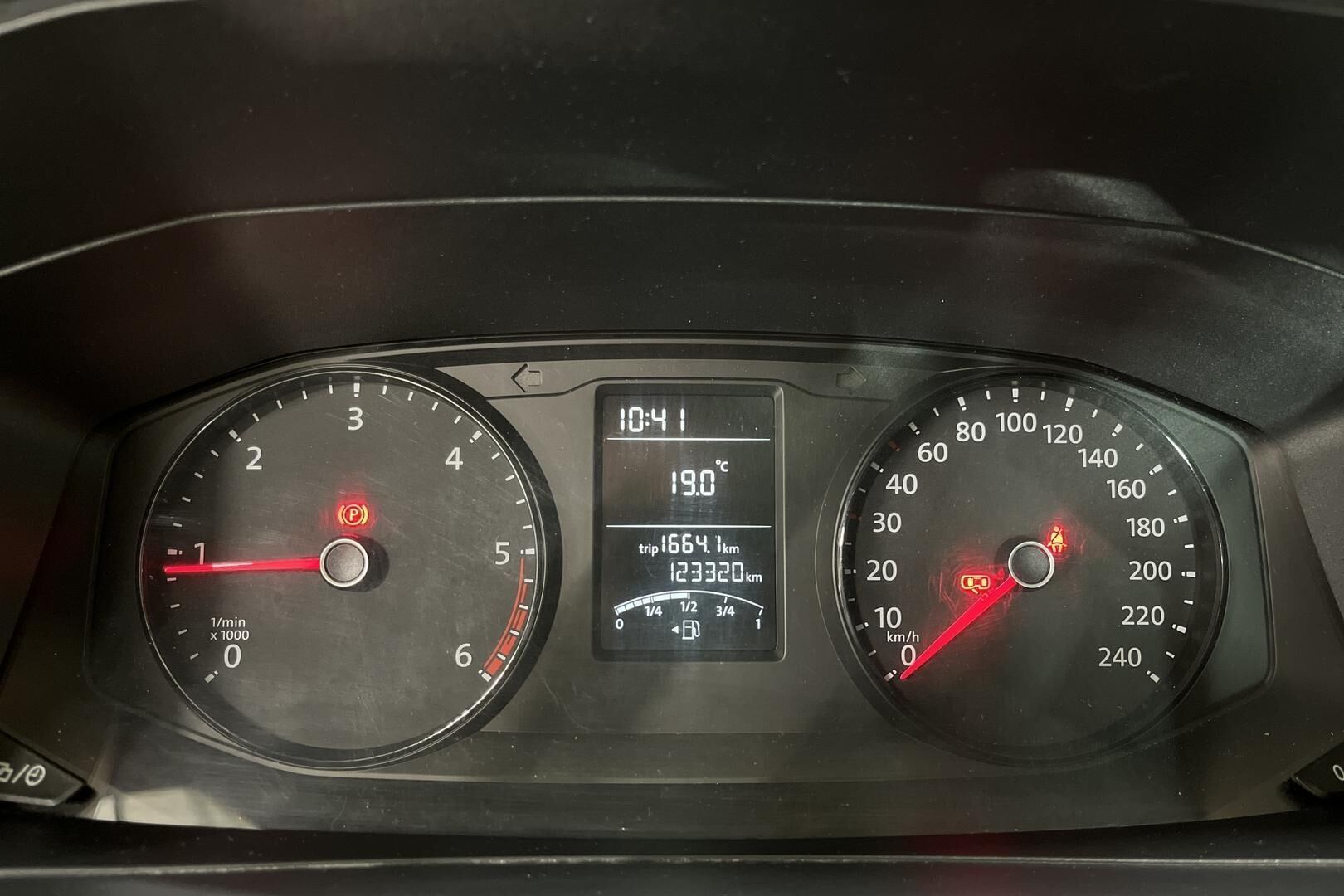 Volkswagen Transporter iso kuva 16