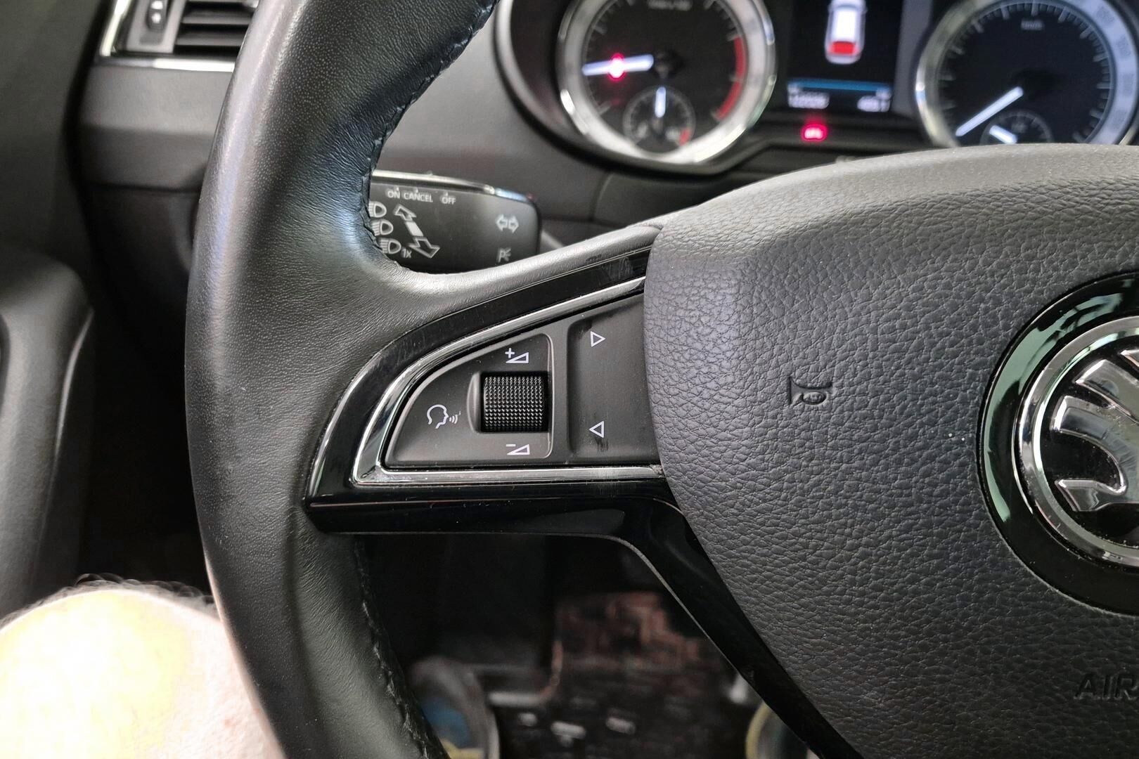 Skoda Octavia iso kuva 23