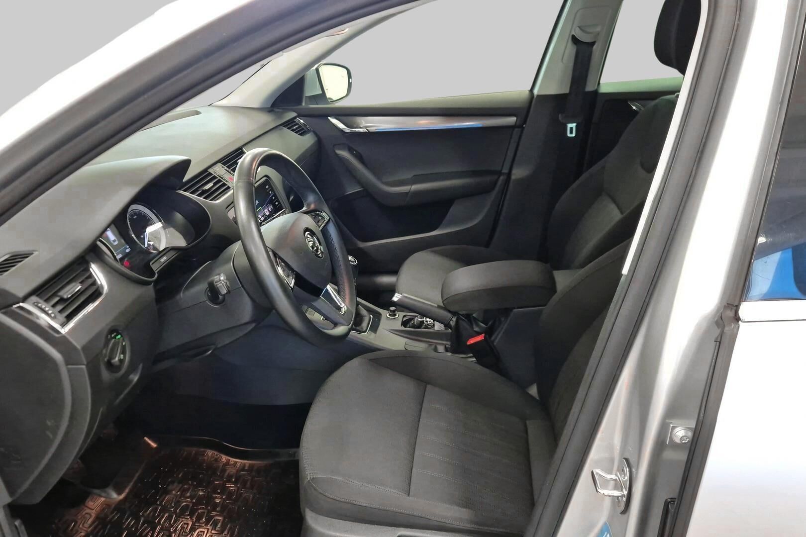 Skoda Octavia iso kuva 5