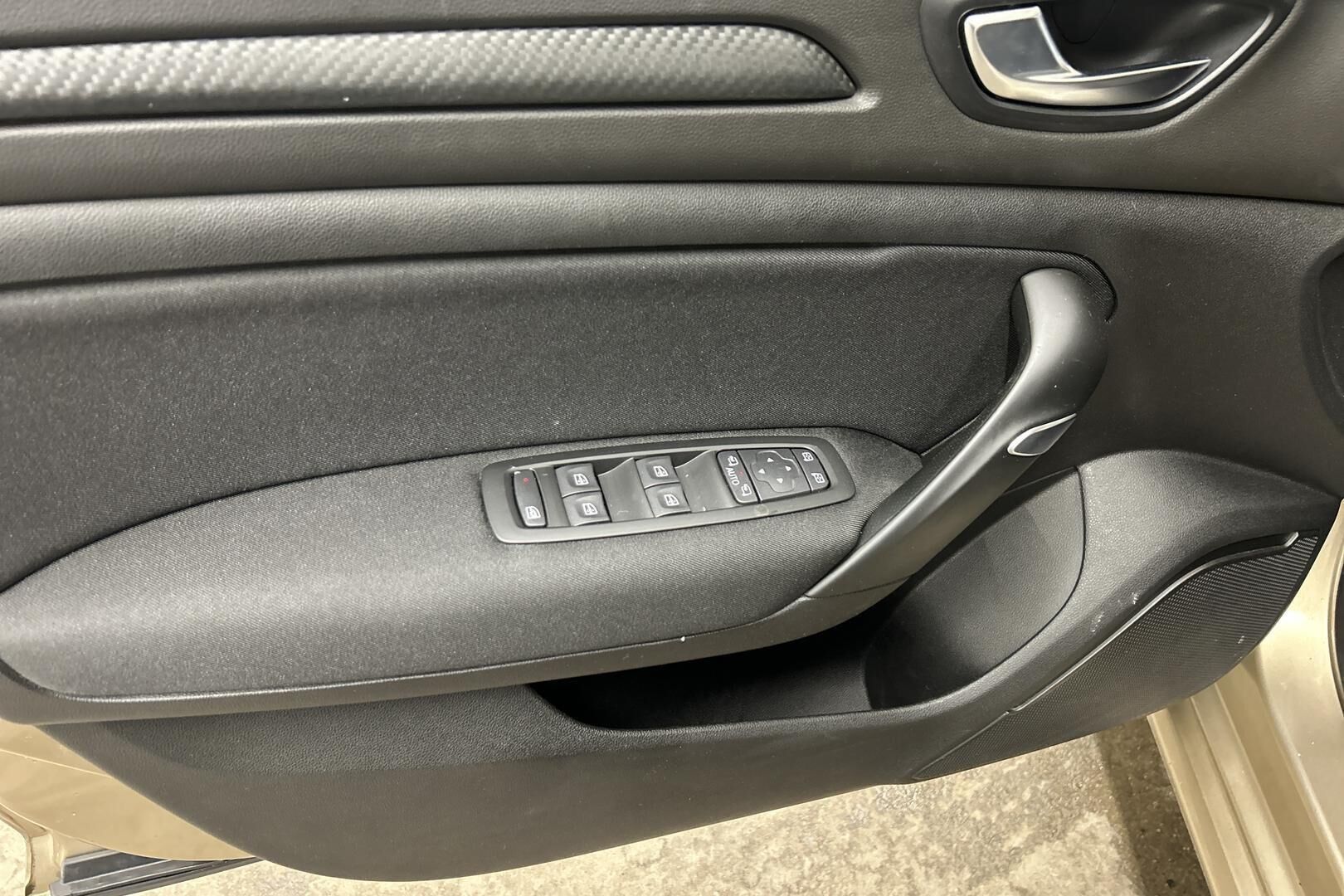 Renault Megane iso kuva 13