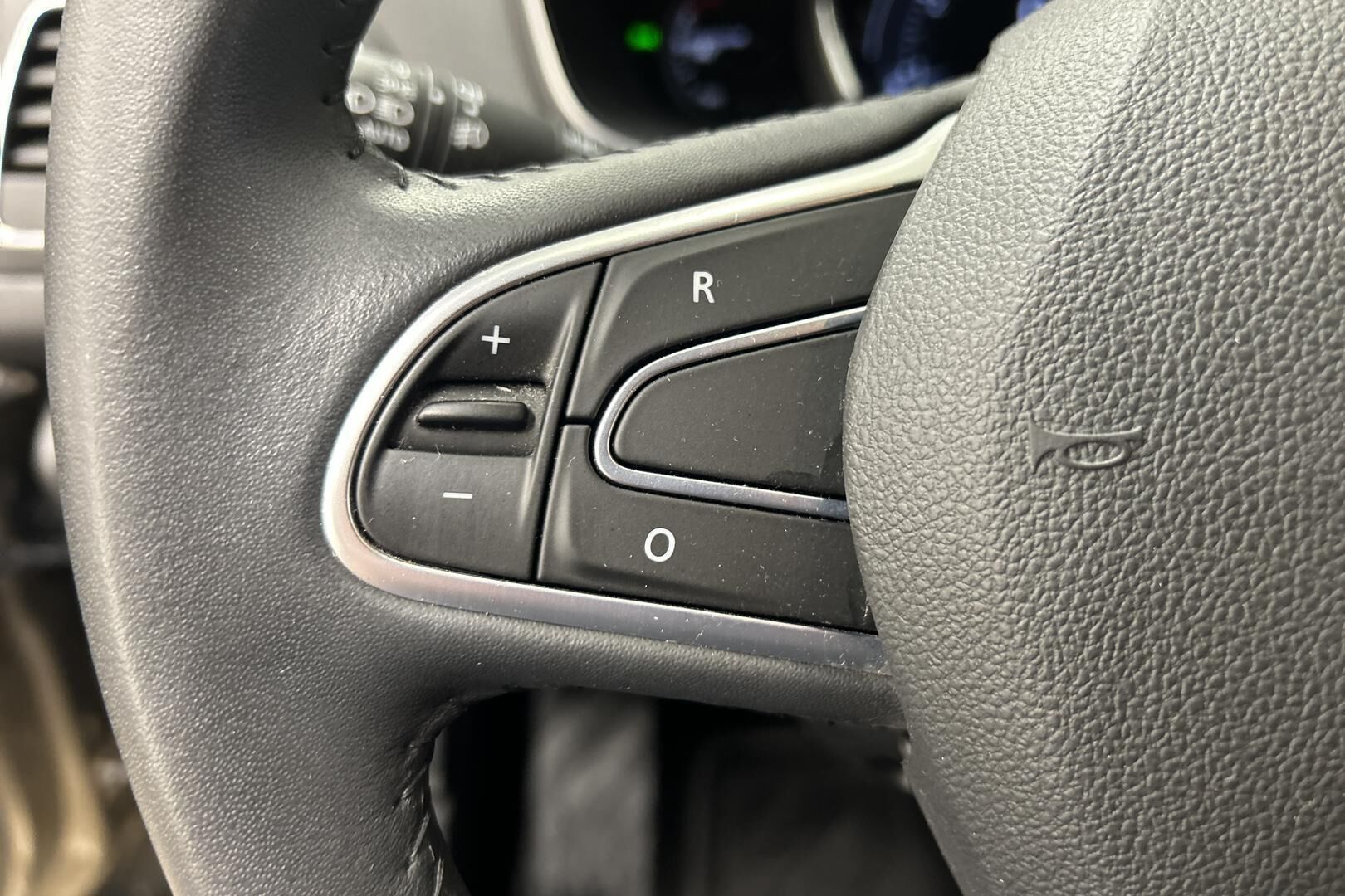 Renault Megane iso kuva 14