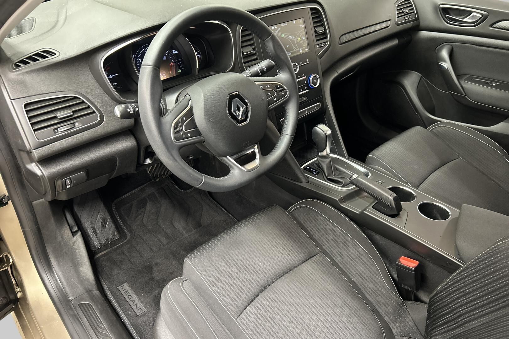 Renault Megane iso kuva 8