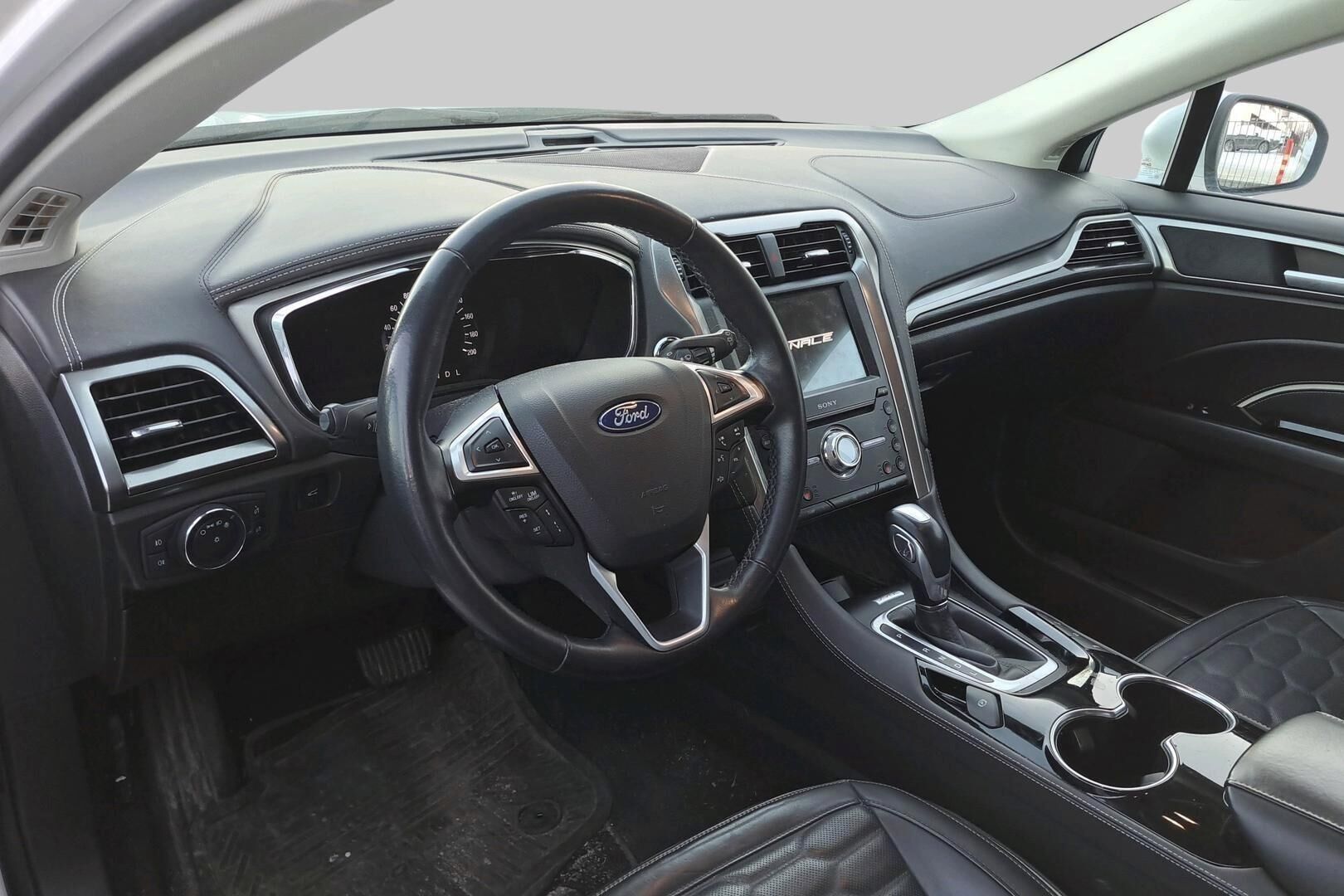 Ford Mondeo iso kuva 1