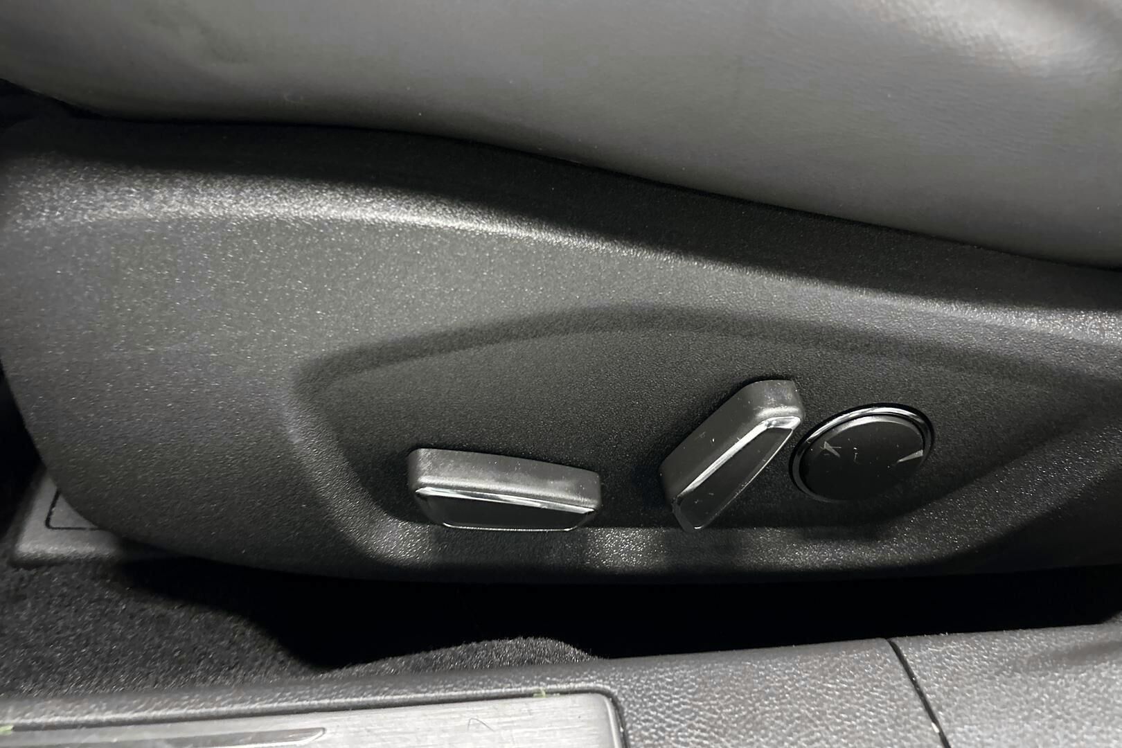 Ford Mondeo iso kuva 21