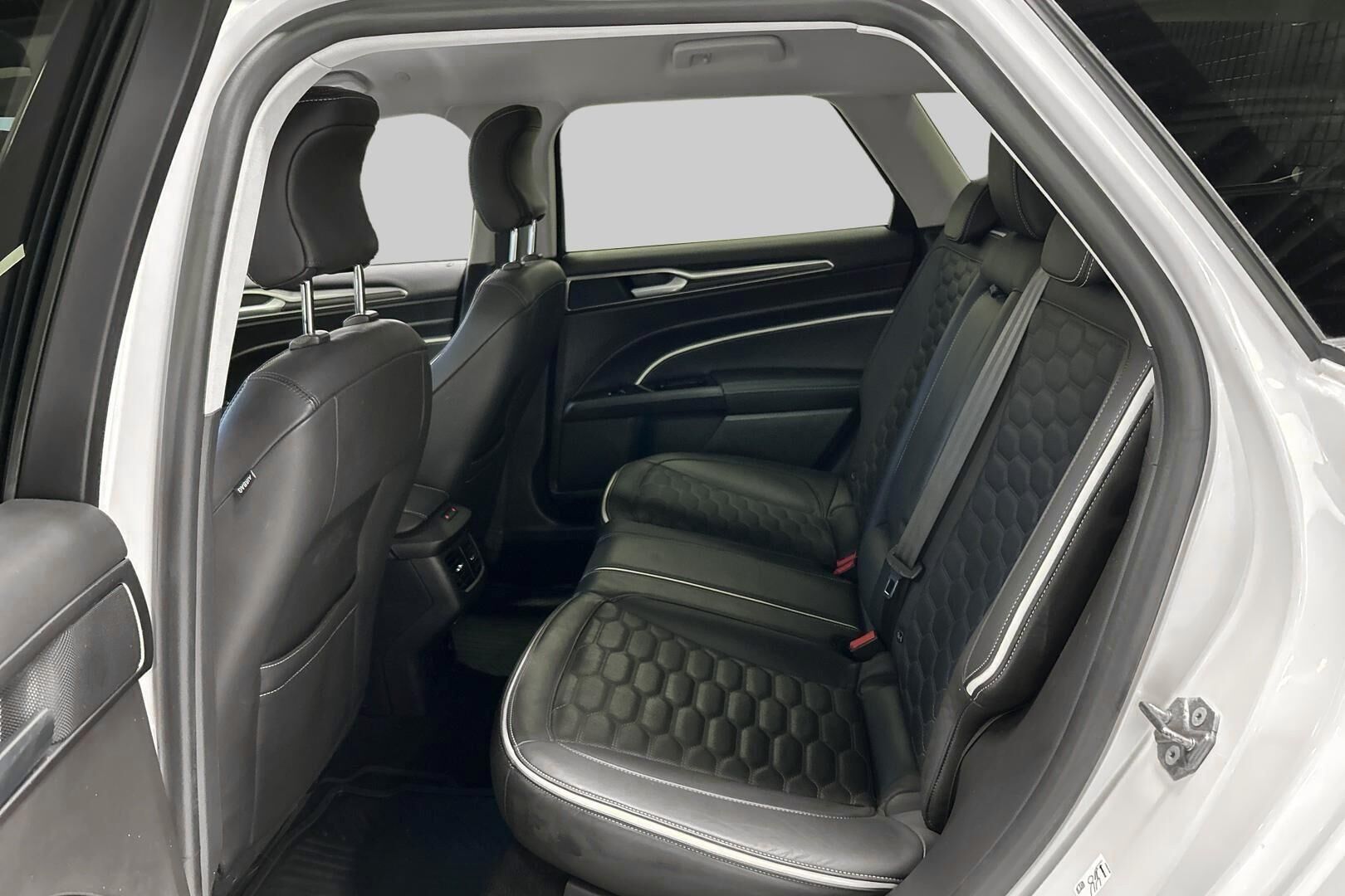 Ford Mondeo iso kuva 9