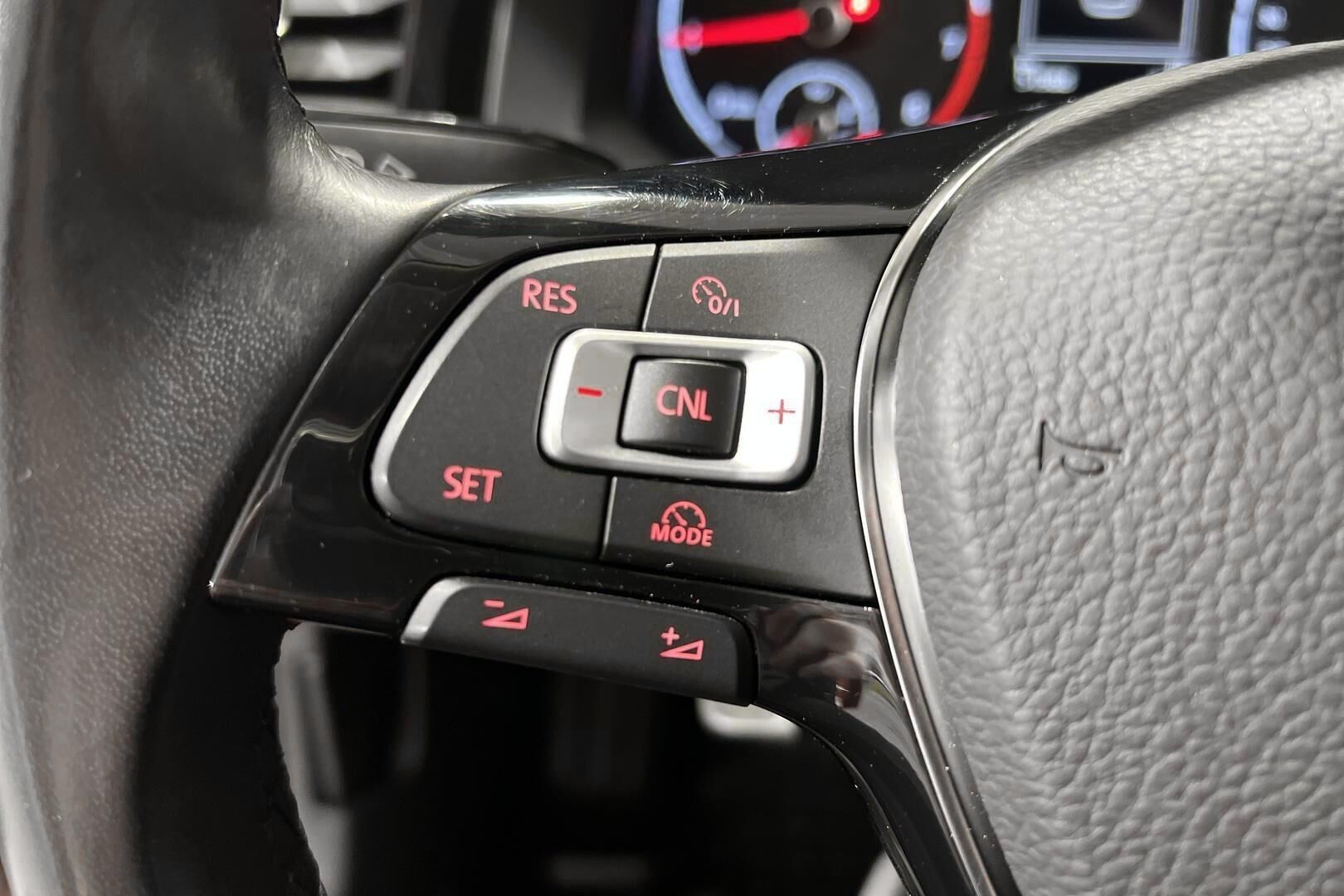 Volkswagen Polo iso kuva 14