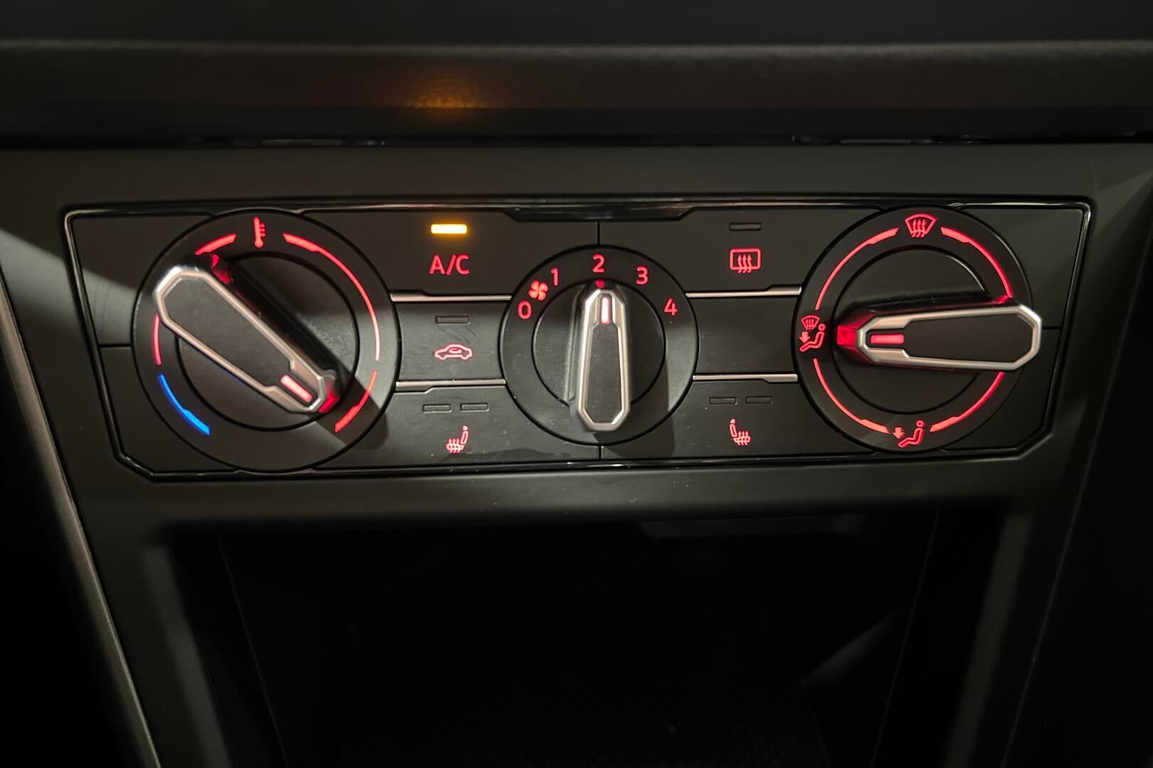 Volkswagen Polo iso kuva 18