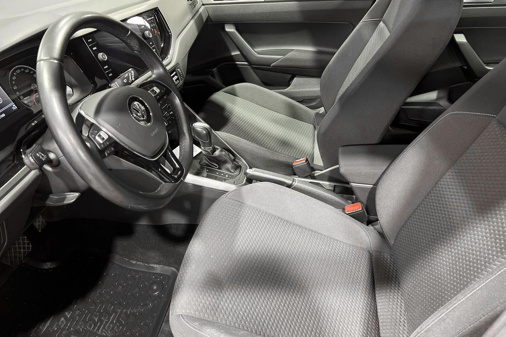 Volkswagen Polo iso kuva 9