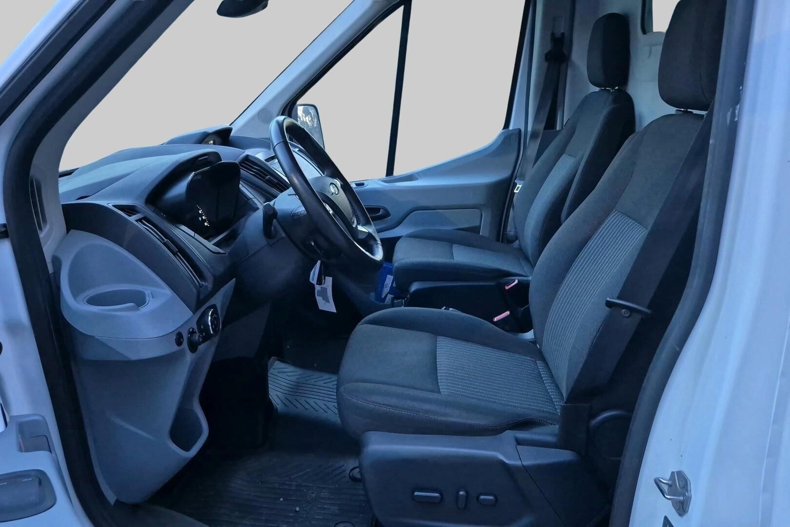 Ford Transit iso kuva 2