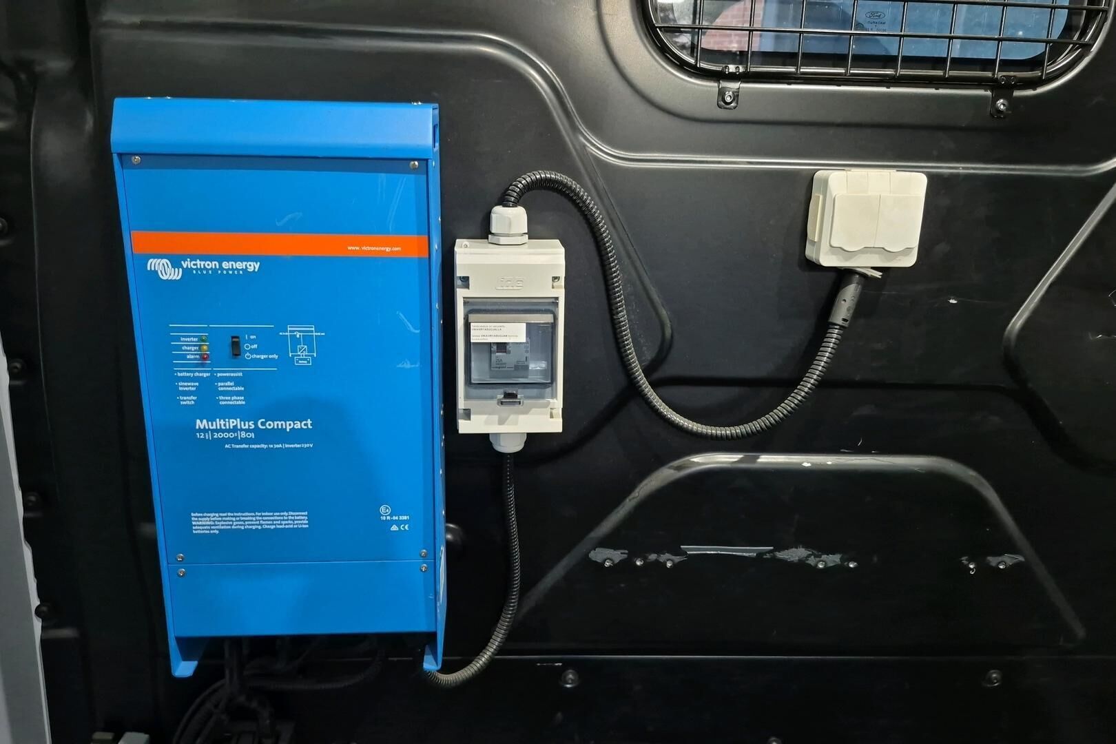 Ford Transit iso kuva 7