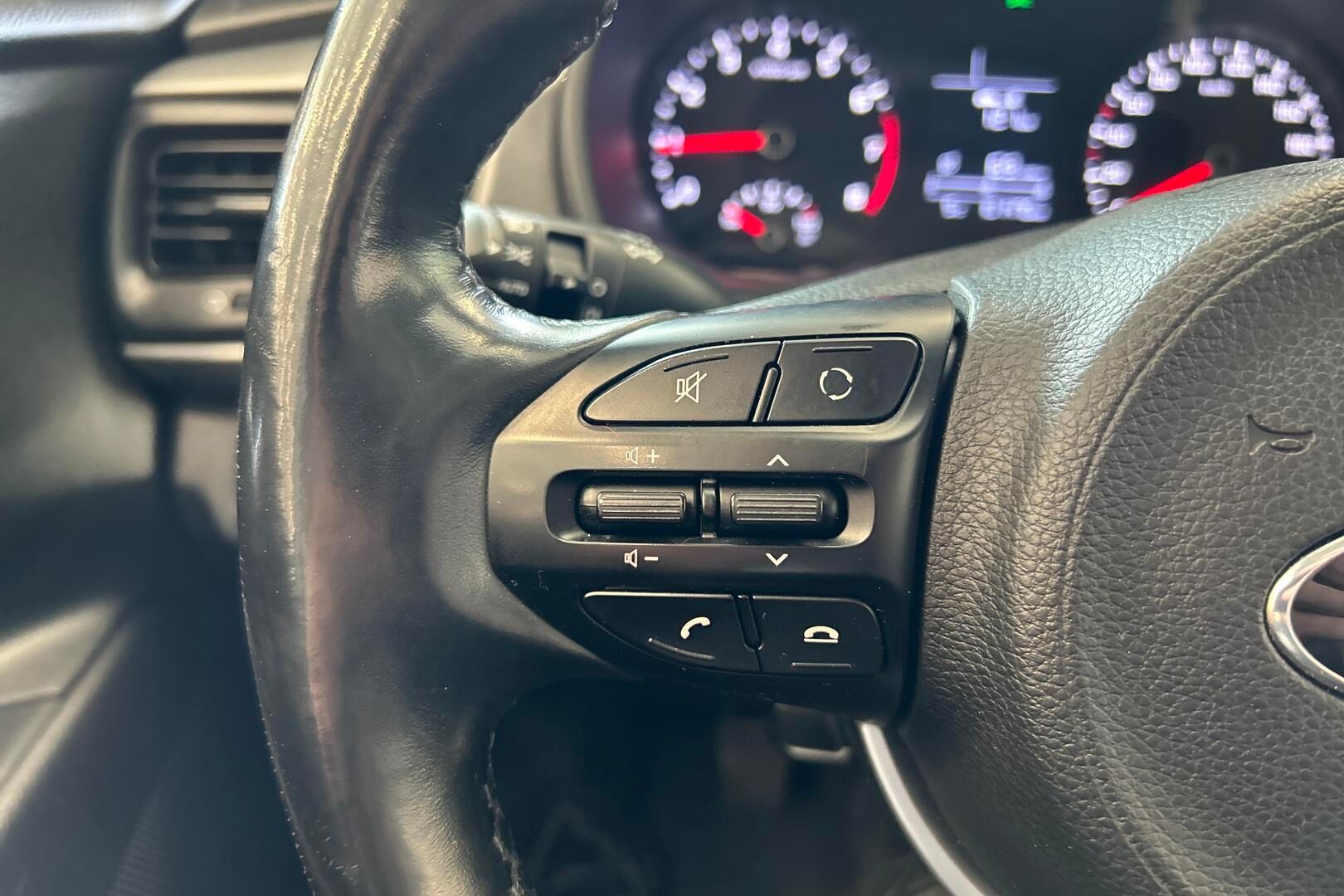 Kia Rio iso kuva 17