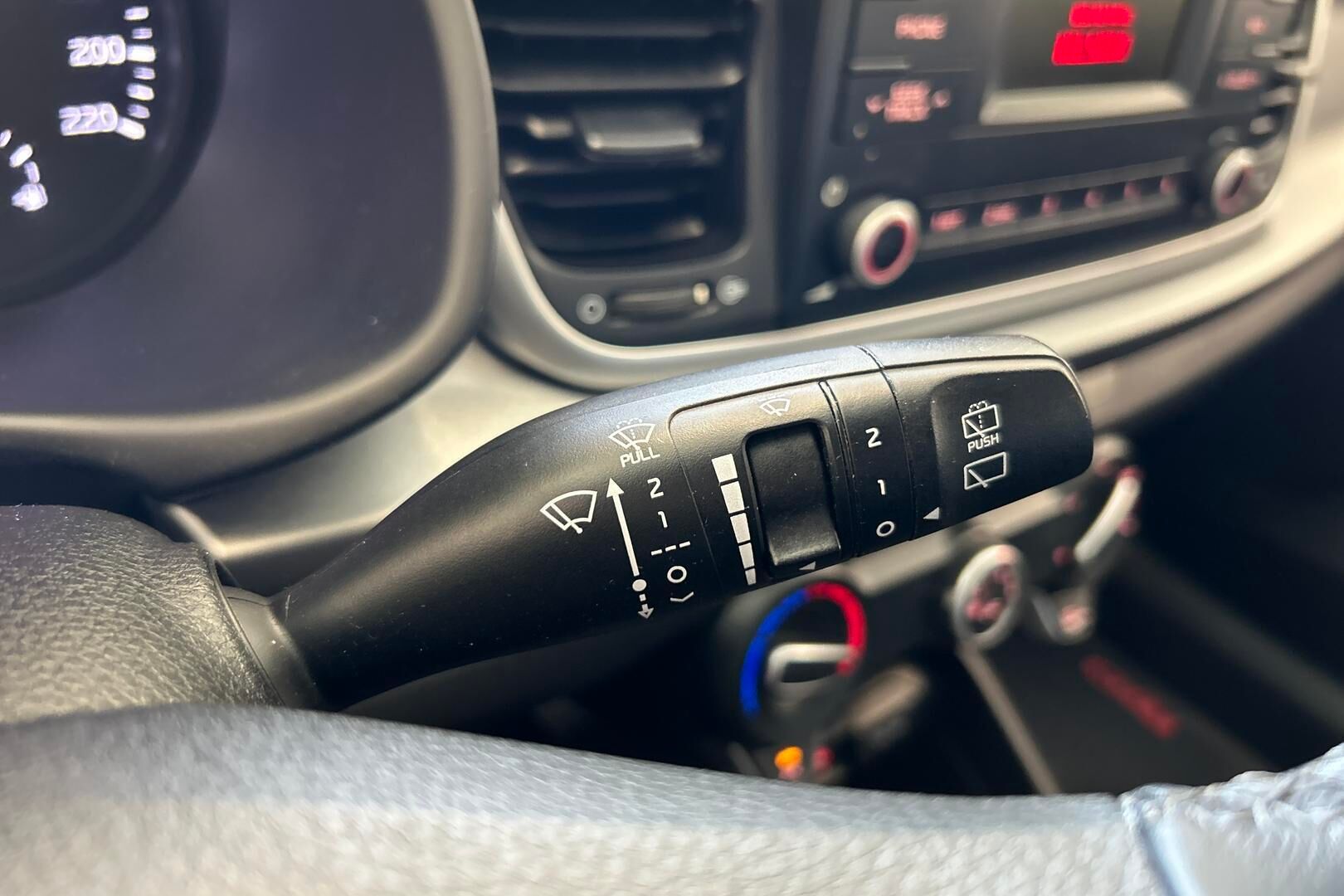 Kia Rio iso kuva 18