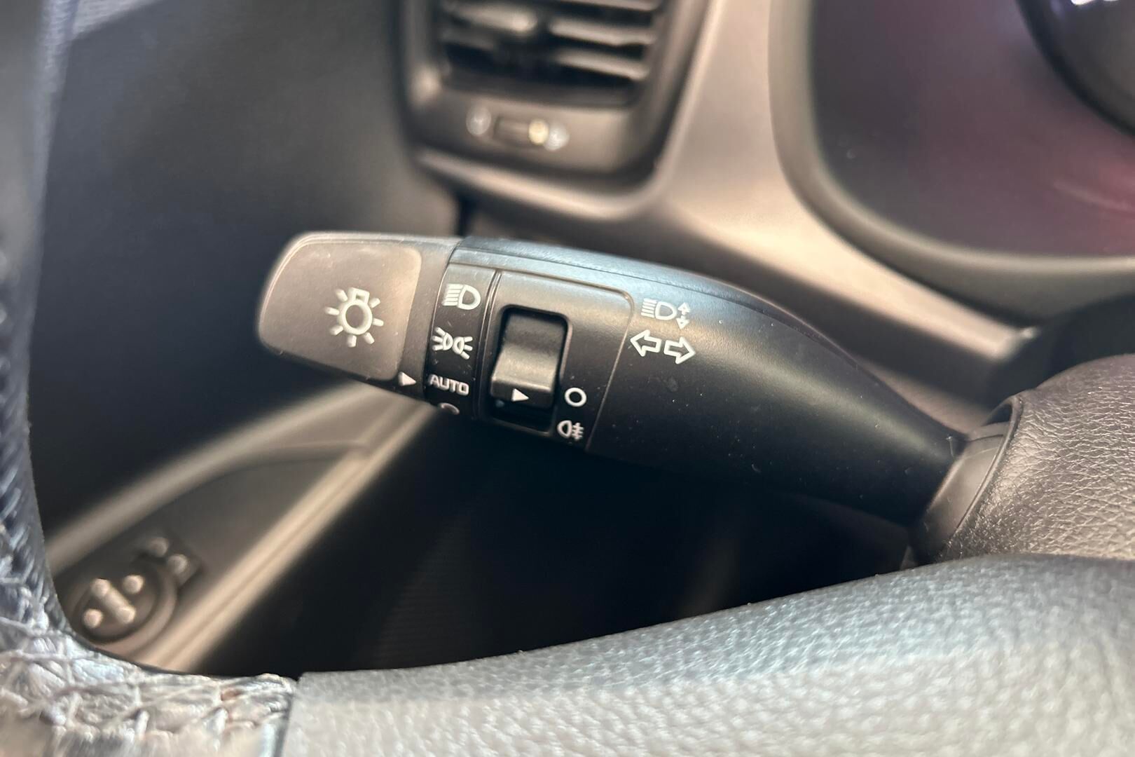 Kia Rio iso kuva 19