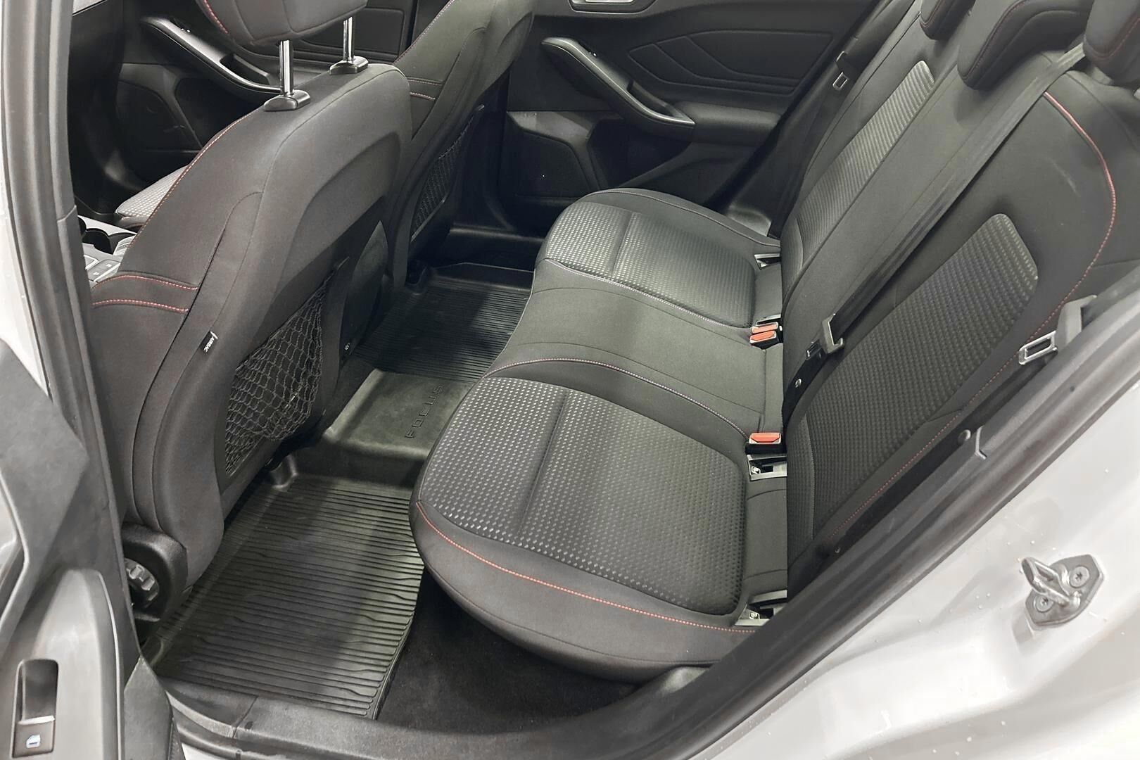 Ford Focus iso kuva 10