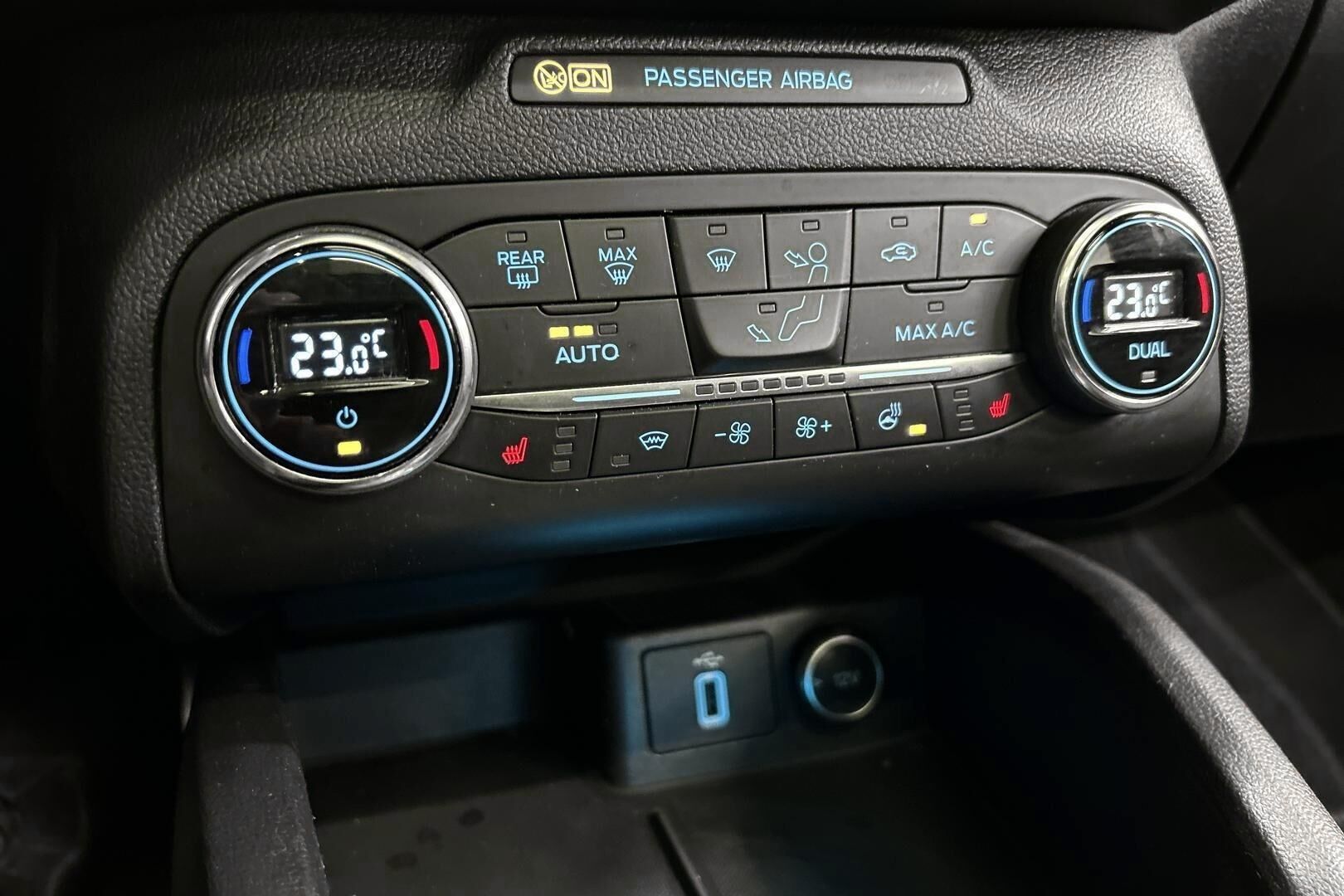 Ford Focus iso kuva 16