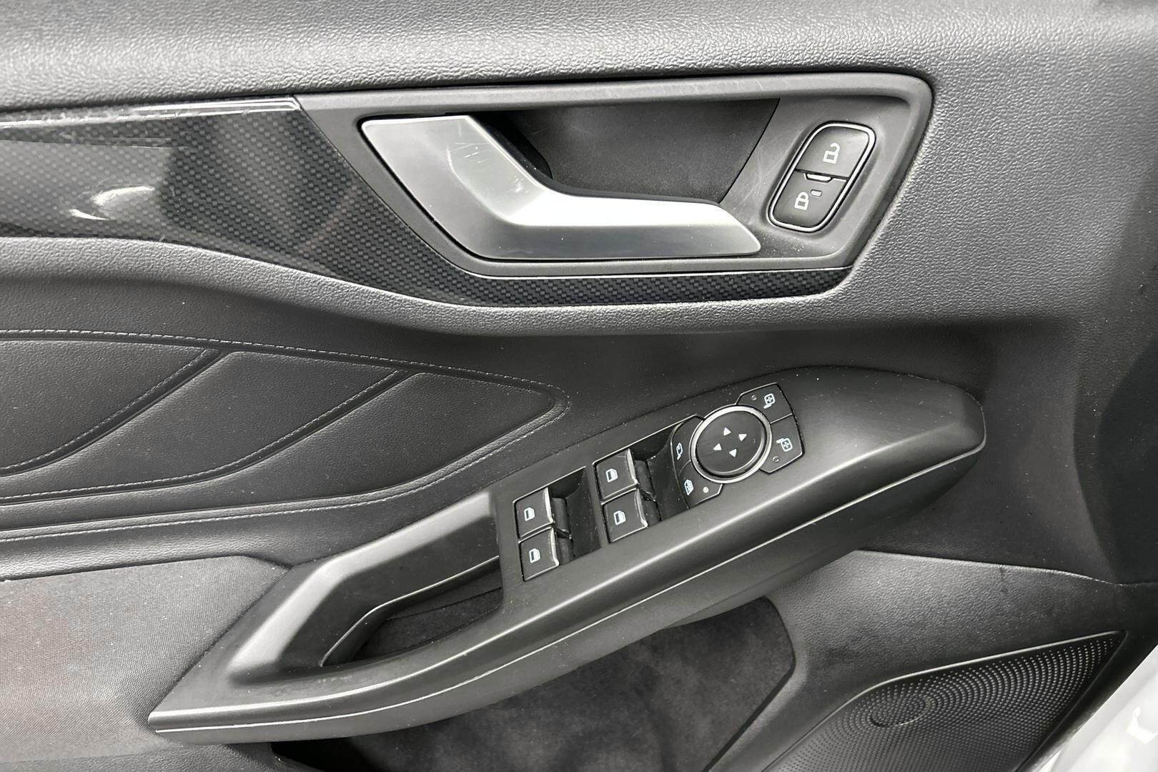 Ford Focus iso kuva 21